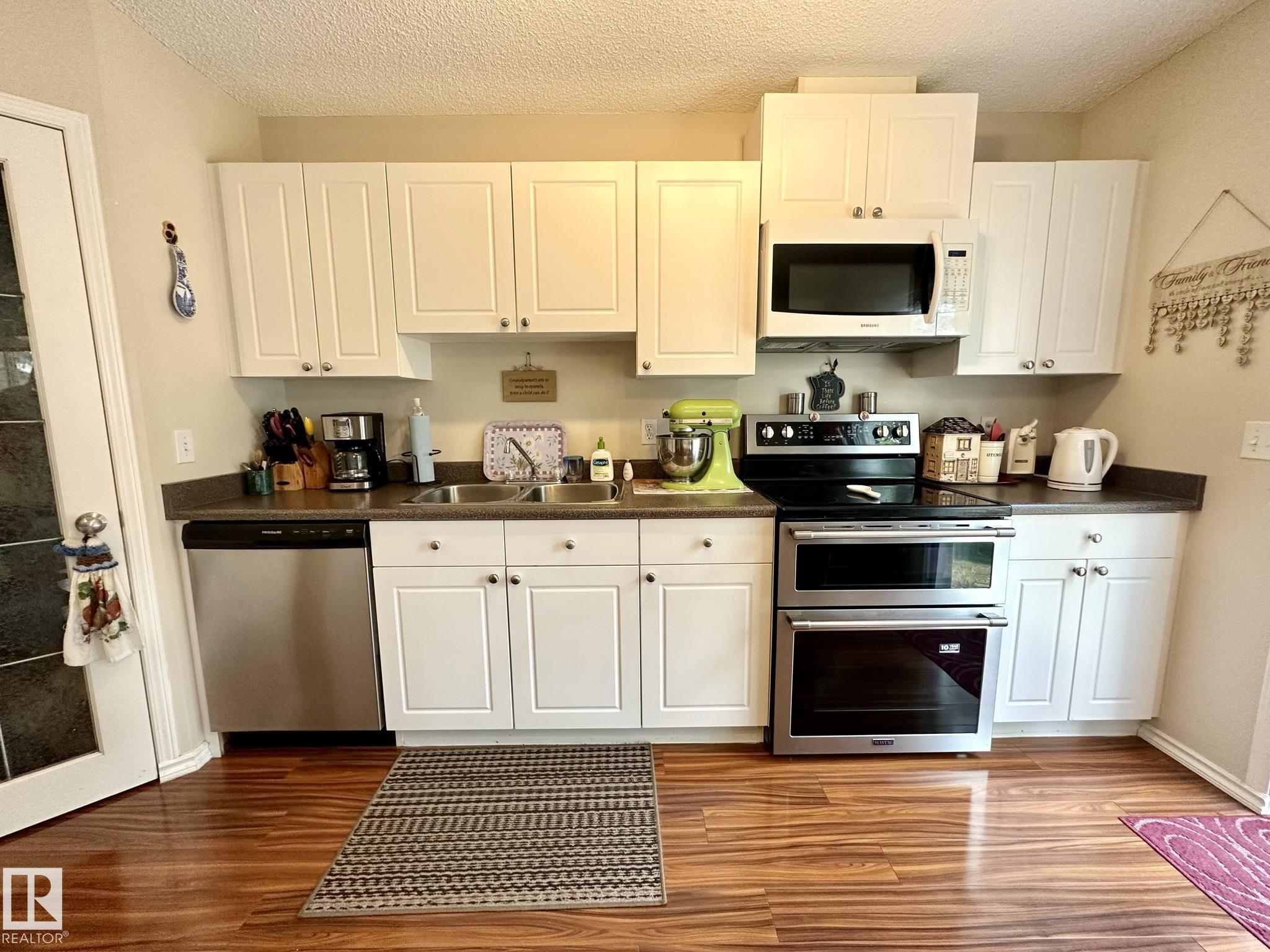 Photo 6 at #2 - 3 Grove Meadow Drive, Lakewood, Spruce Grove