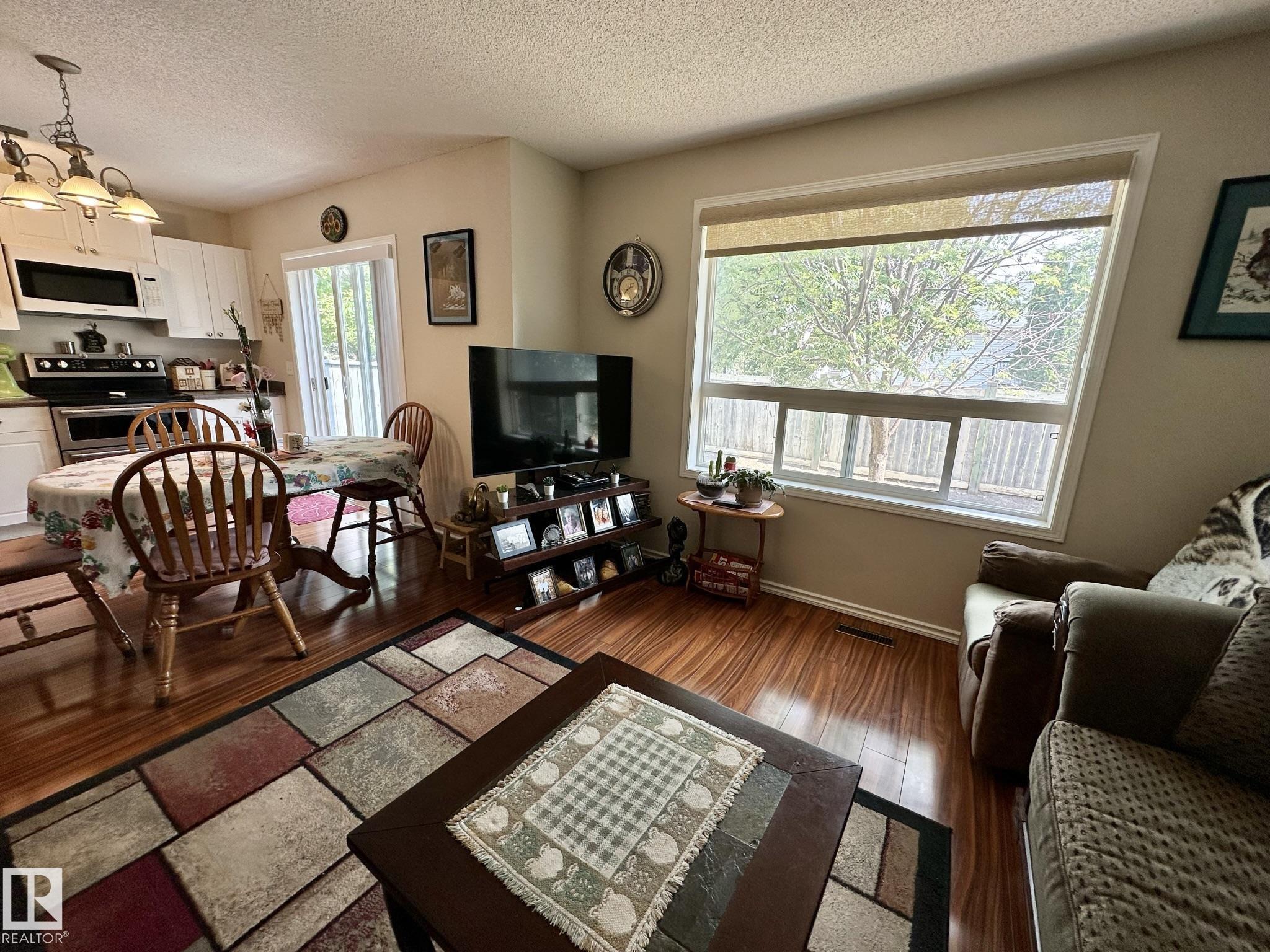 Photo 7 at #2 - 3 Grove Meadow Drive, Lakewood, Spruce Grove
