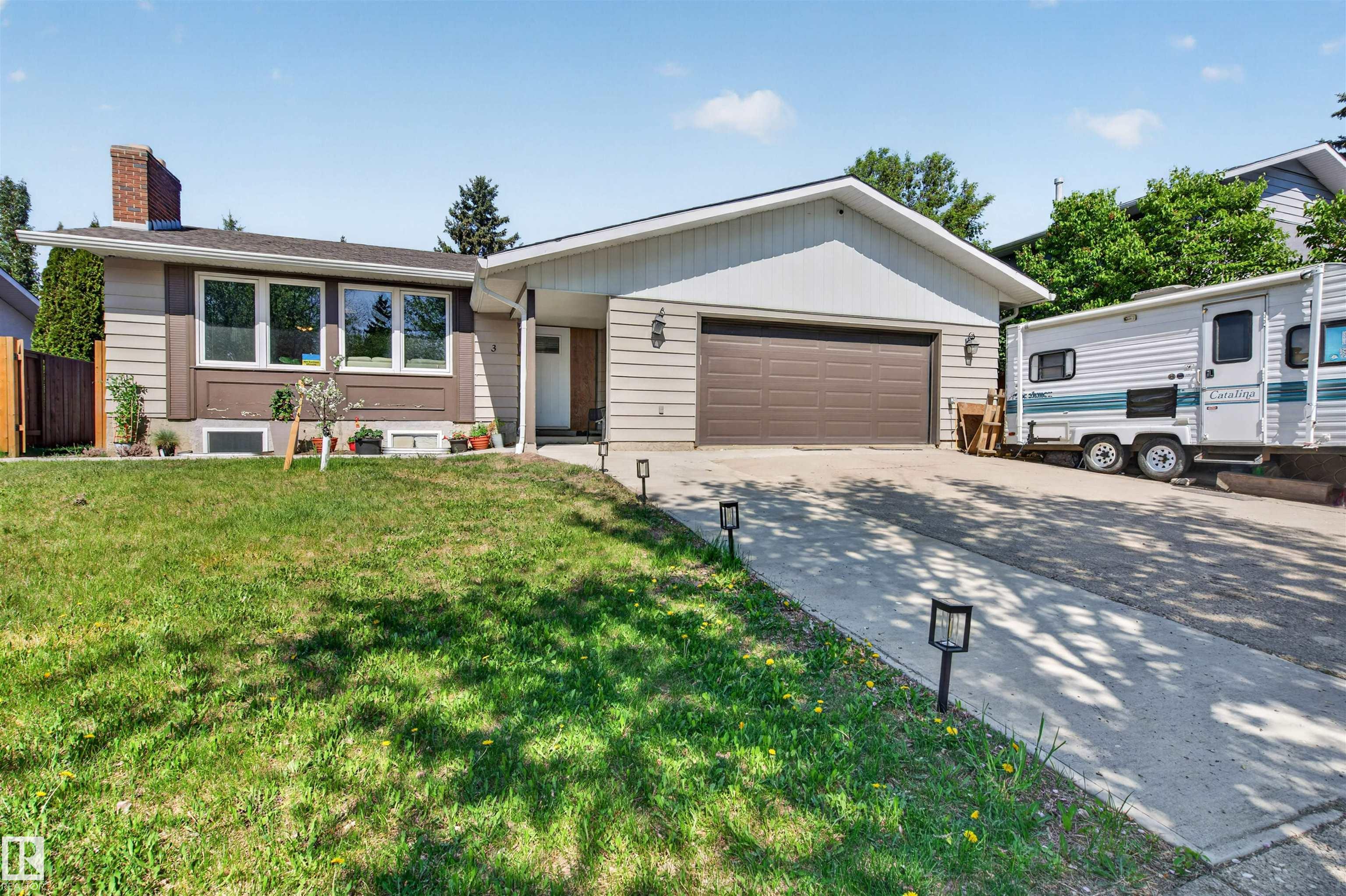 3 Alcott Crescent, Akinsdale, St. Albert