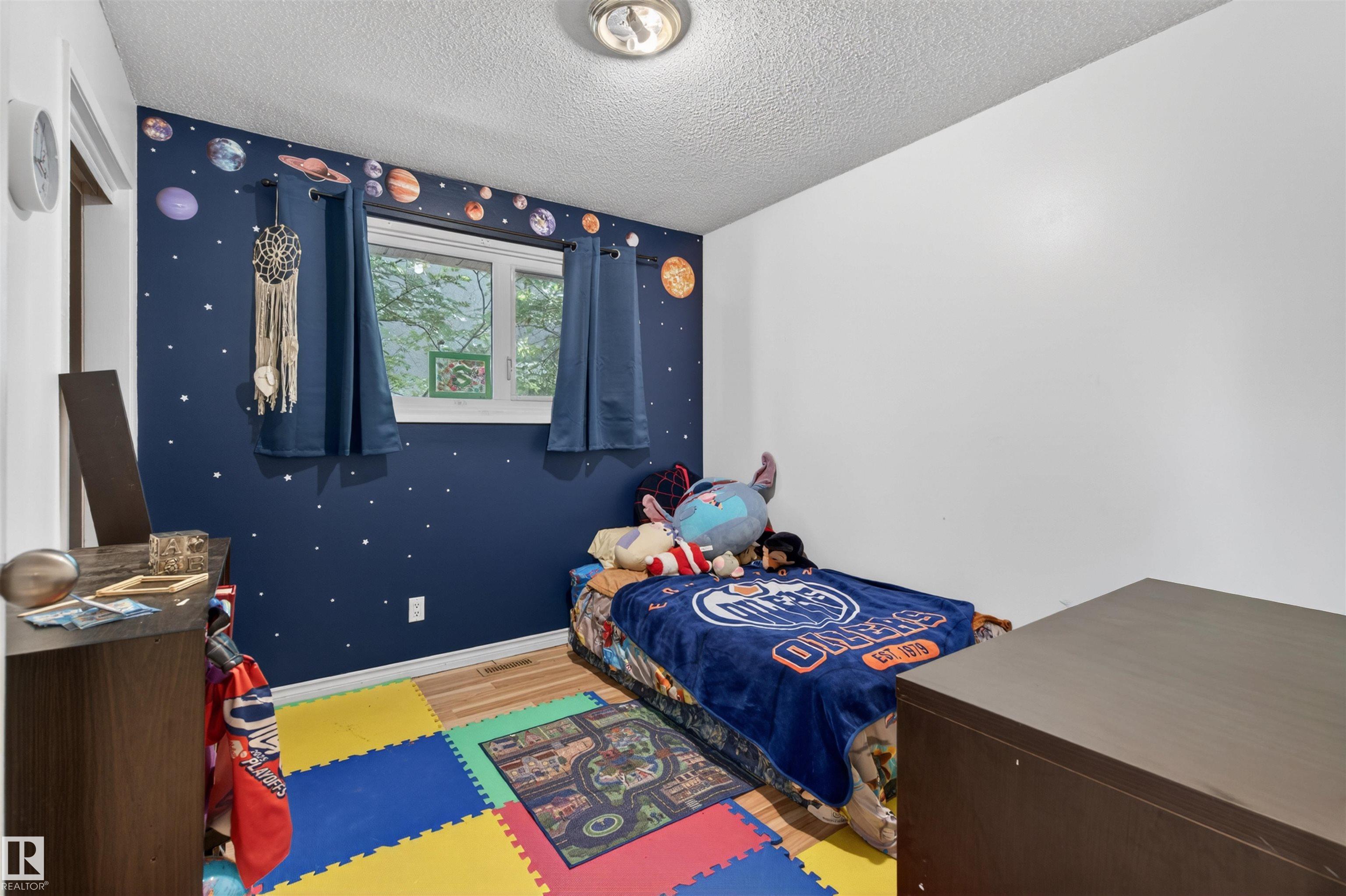 Photo 11 at 3 Alcott Crescent, Akinsdale, St. Albert