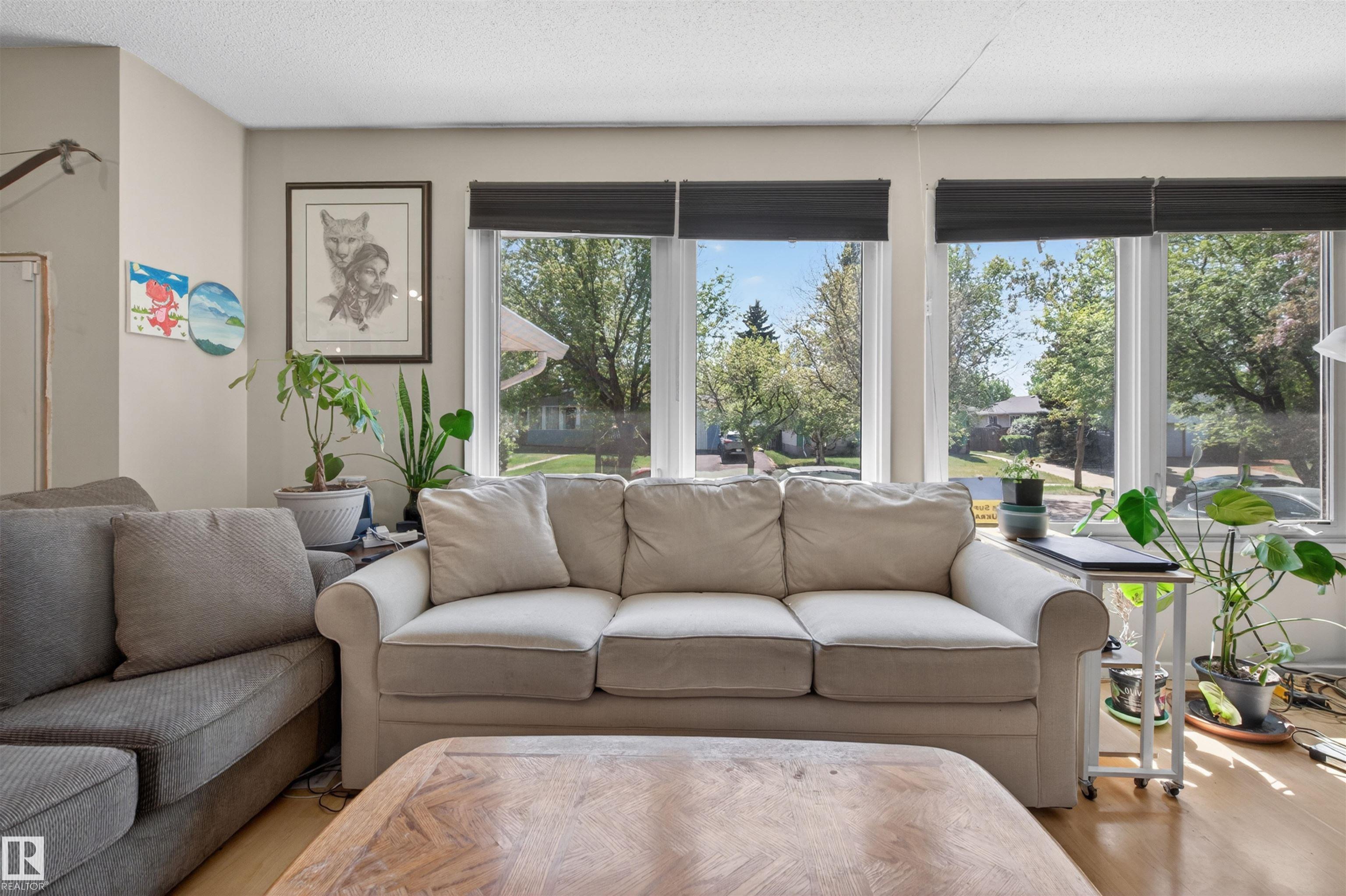 3 Alcott Crescent, Akinsdale, St. Albert