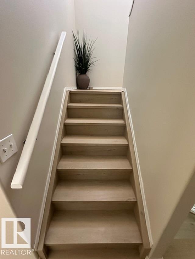 Photo 11 at 9806 179 Avenue NW, Elsinore, Edmonton