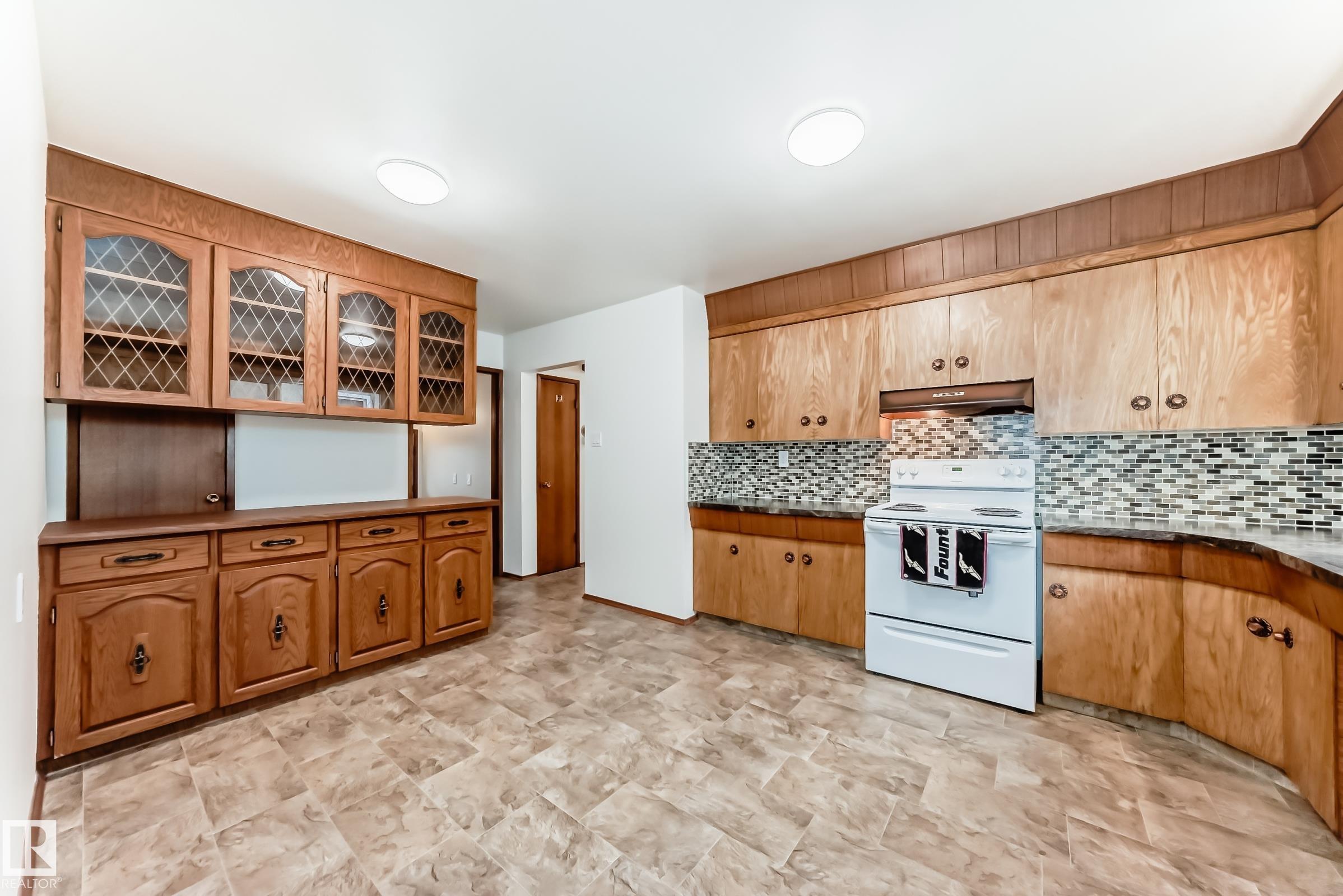Photo 8 at 12022 62 Street NW, Montrose, Edmonton
