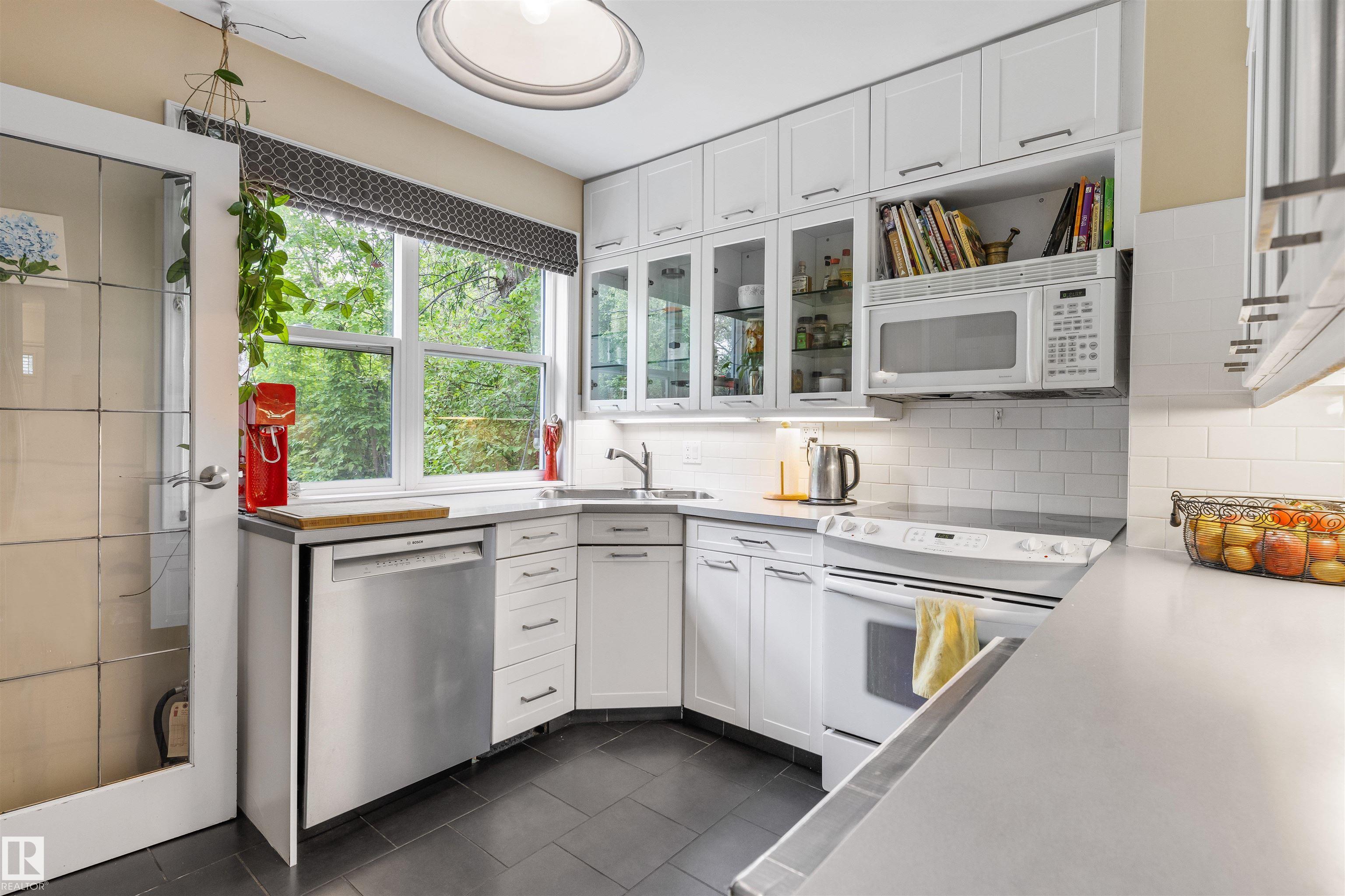 Photo 11 at 14007 104 Avenue NW, Glenora, Edmonton