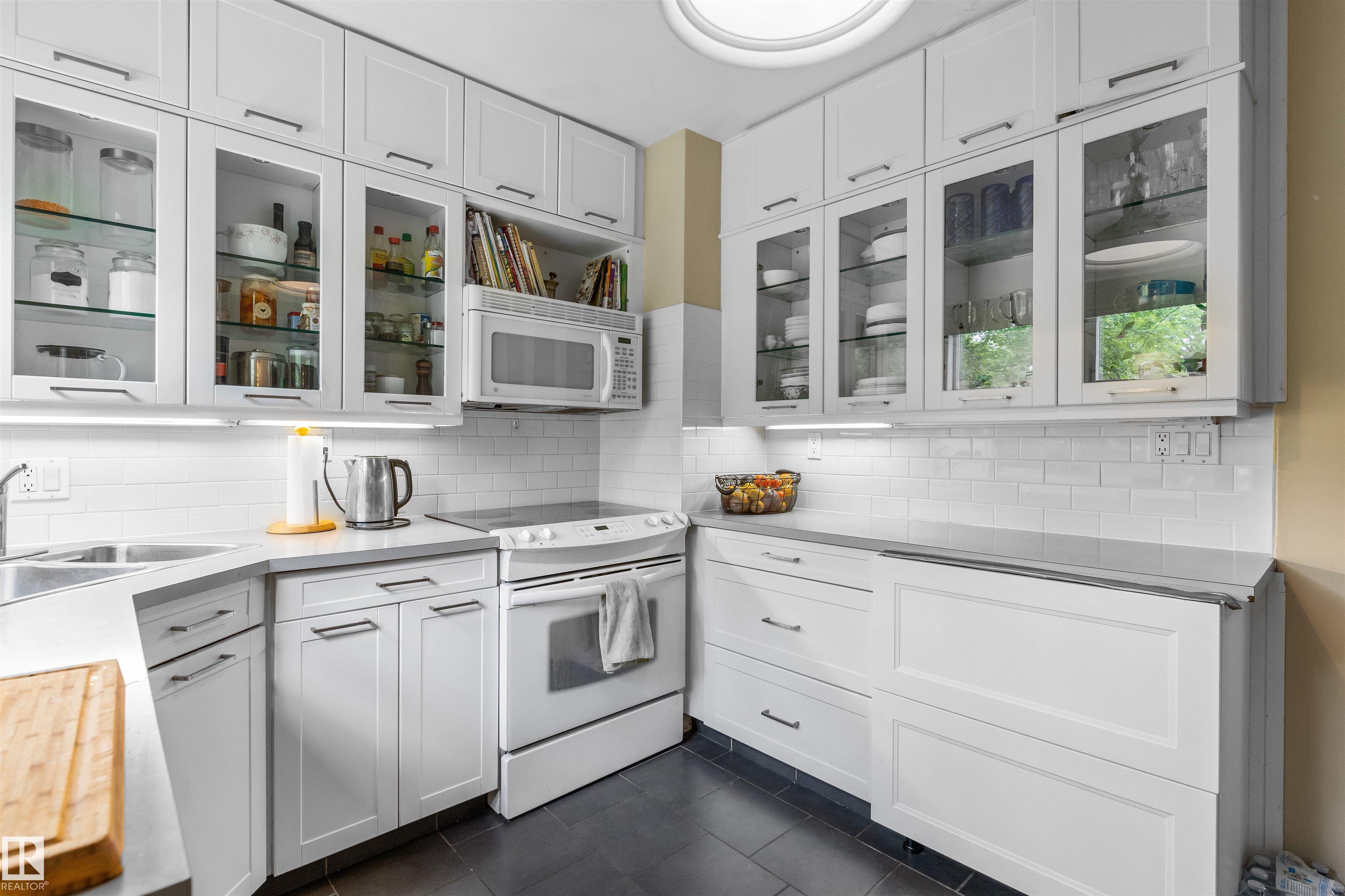Photo 10 at 14007 104 Avenue NW, Glenora, Edmonton