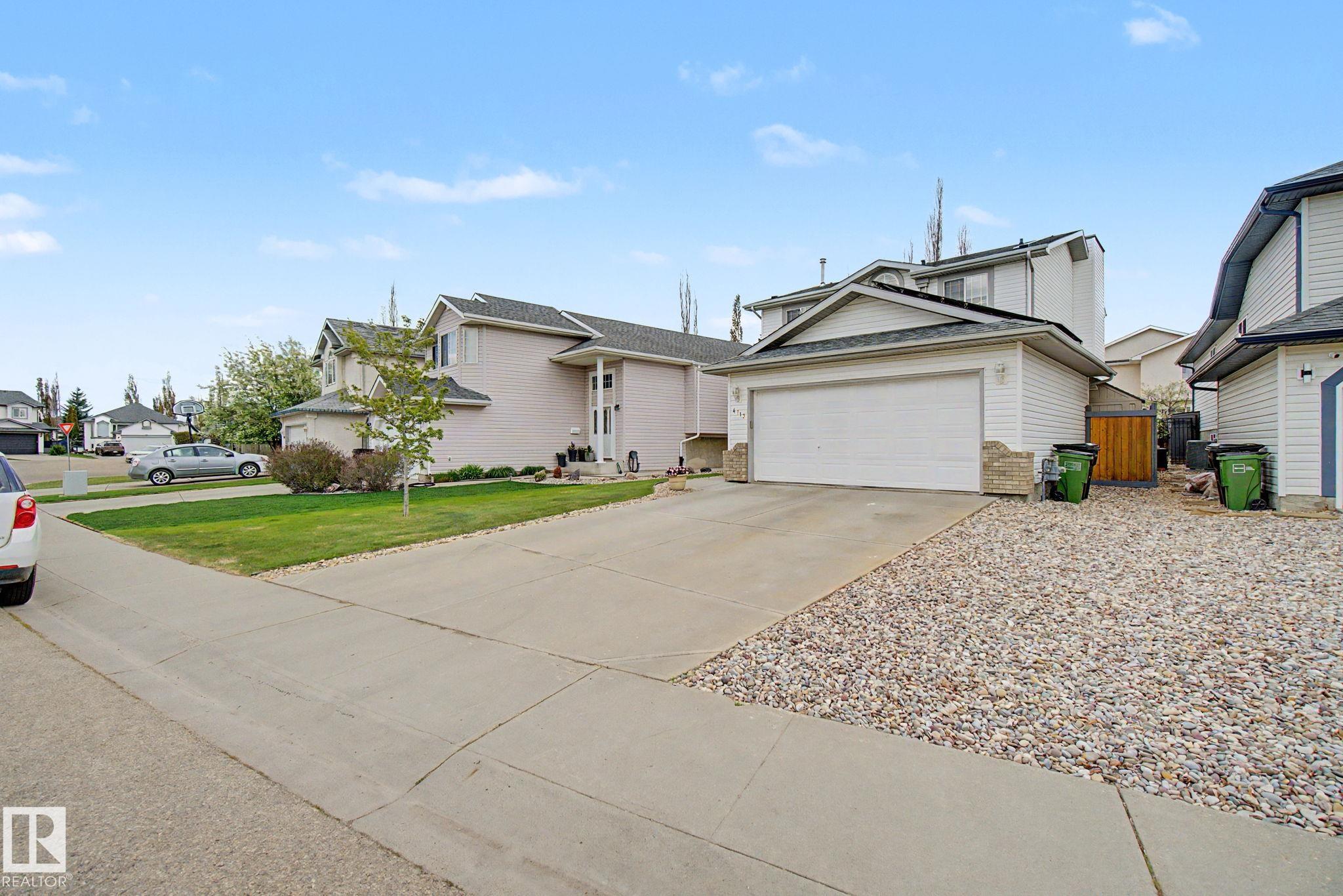 Photo 2 at 4113 36a Avenue NW, Kiniski Gardens, Edmonton