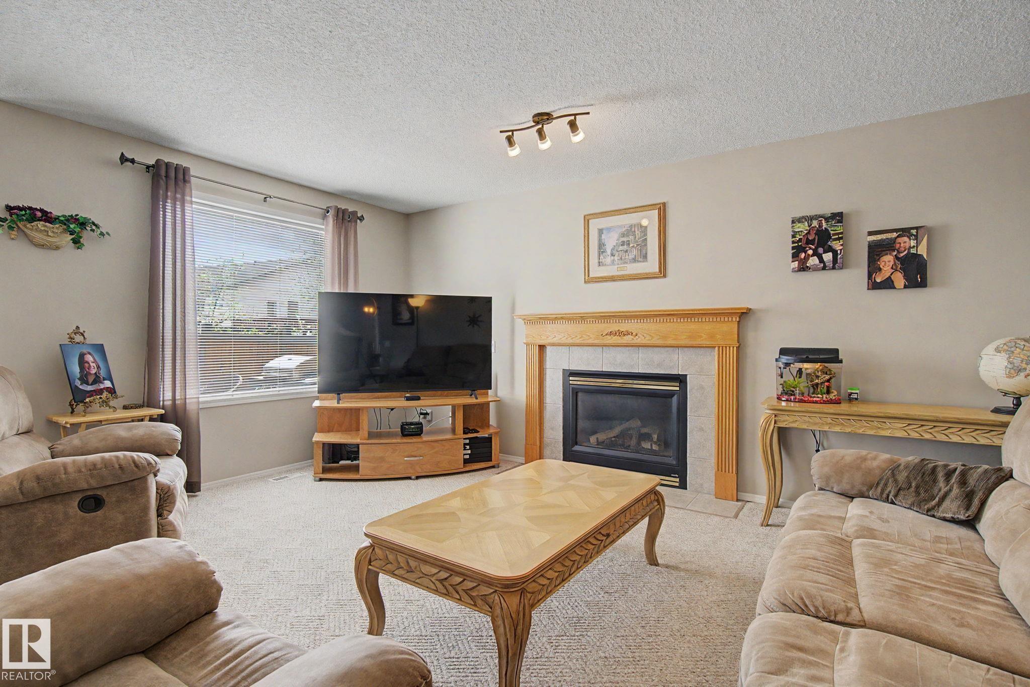 Photo 12 at 4113 36a Avenue NW, Kiniski Gardens, Edmonton