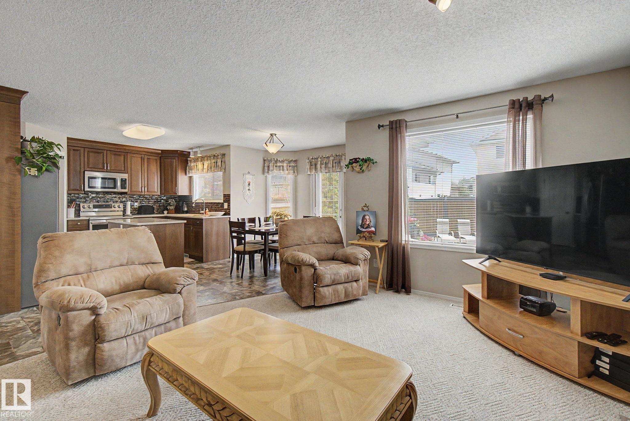 Photo 14 at 4113 36a Avenue NW, Kiniski Gardens, Edmonton