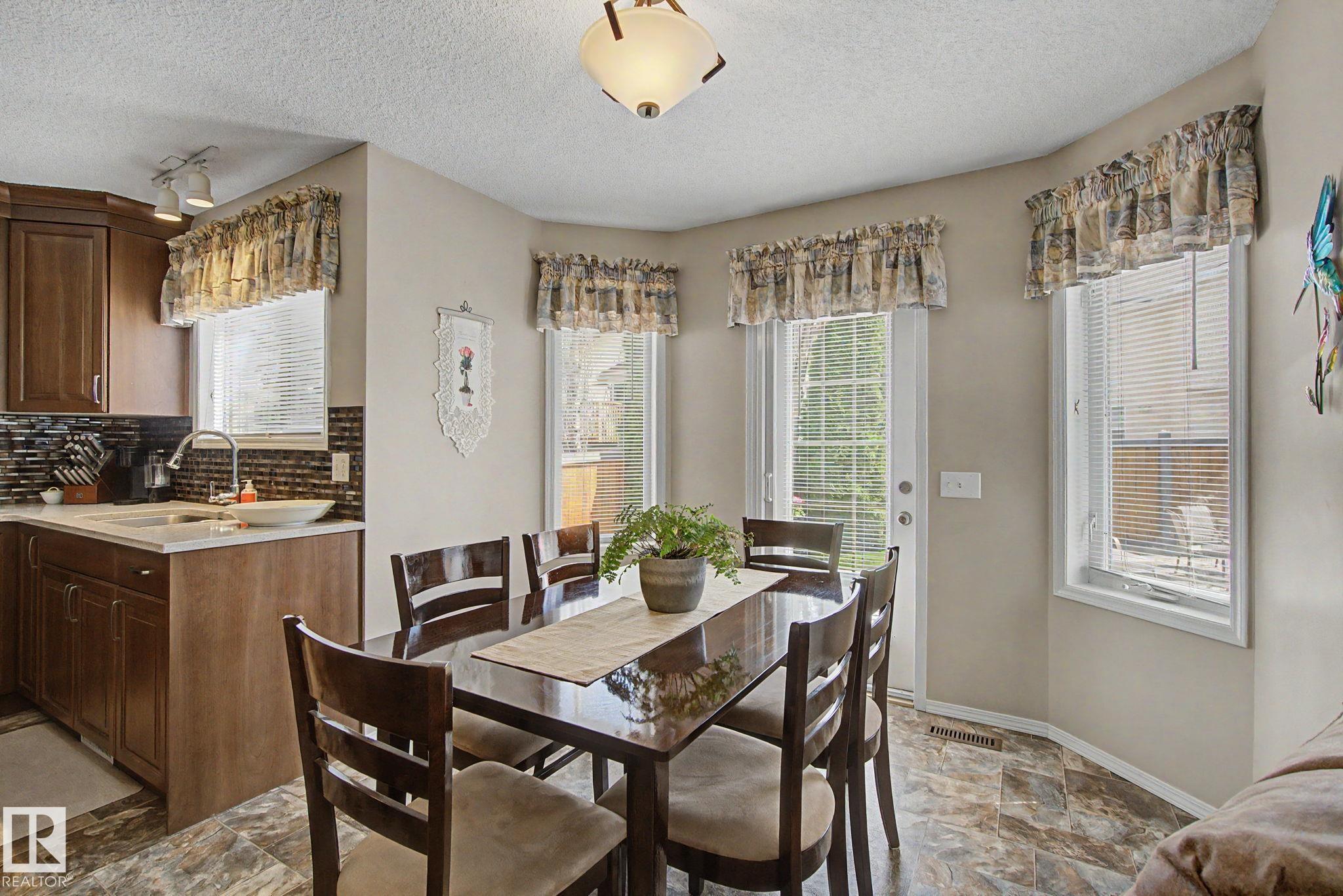 Photo 15 at 4113 36a Avenue NW, Kiniski Gardens, Edmonton