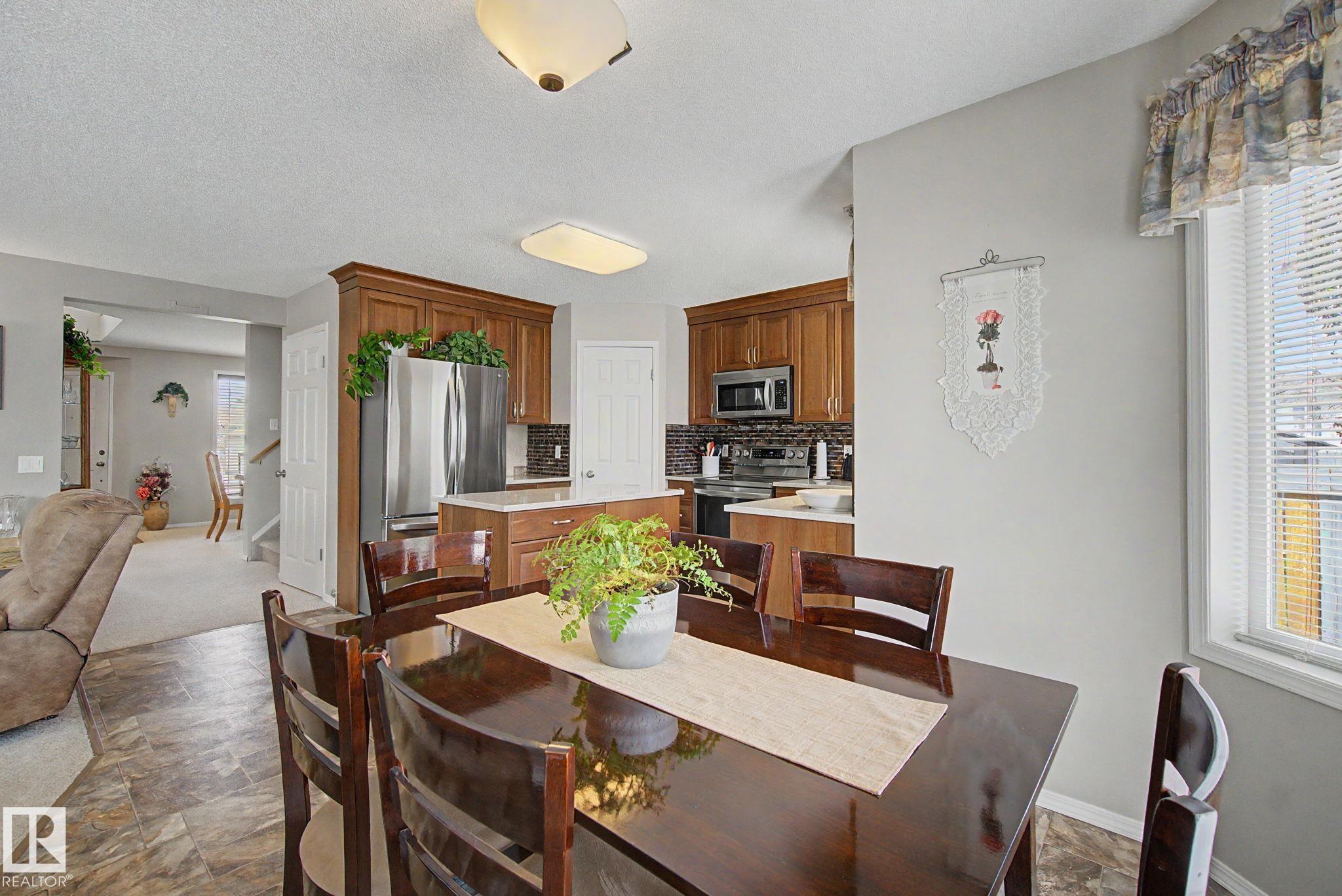 Photo 17 at 4113 36a Avenue NW, Kiniski Gardens, Edmonton