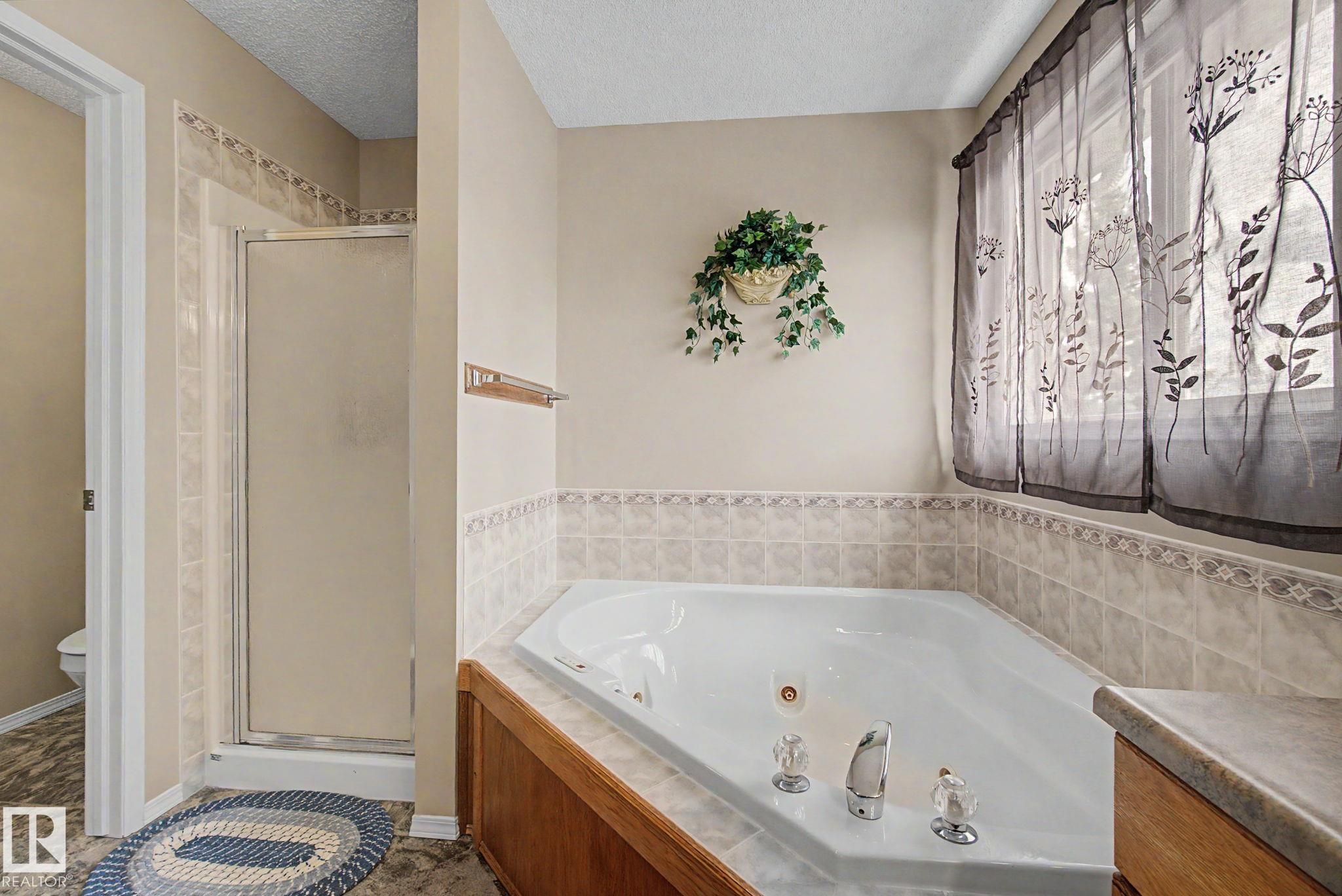 Photo 39 at 4113 36a Avenue NW, Kiniski Gardens, Edmonton