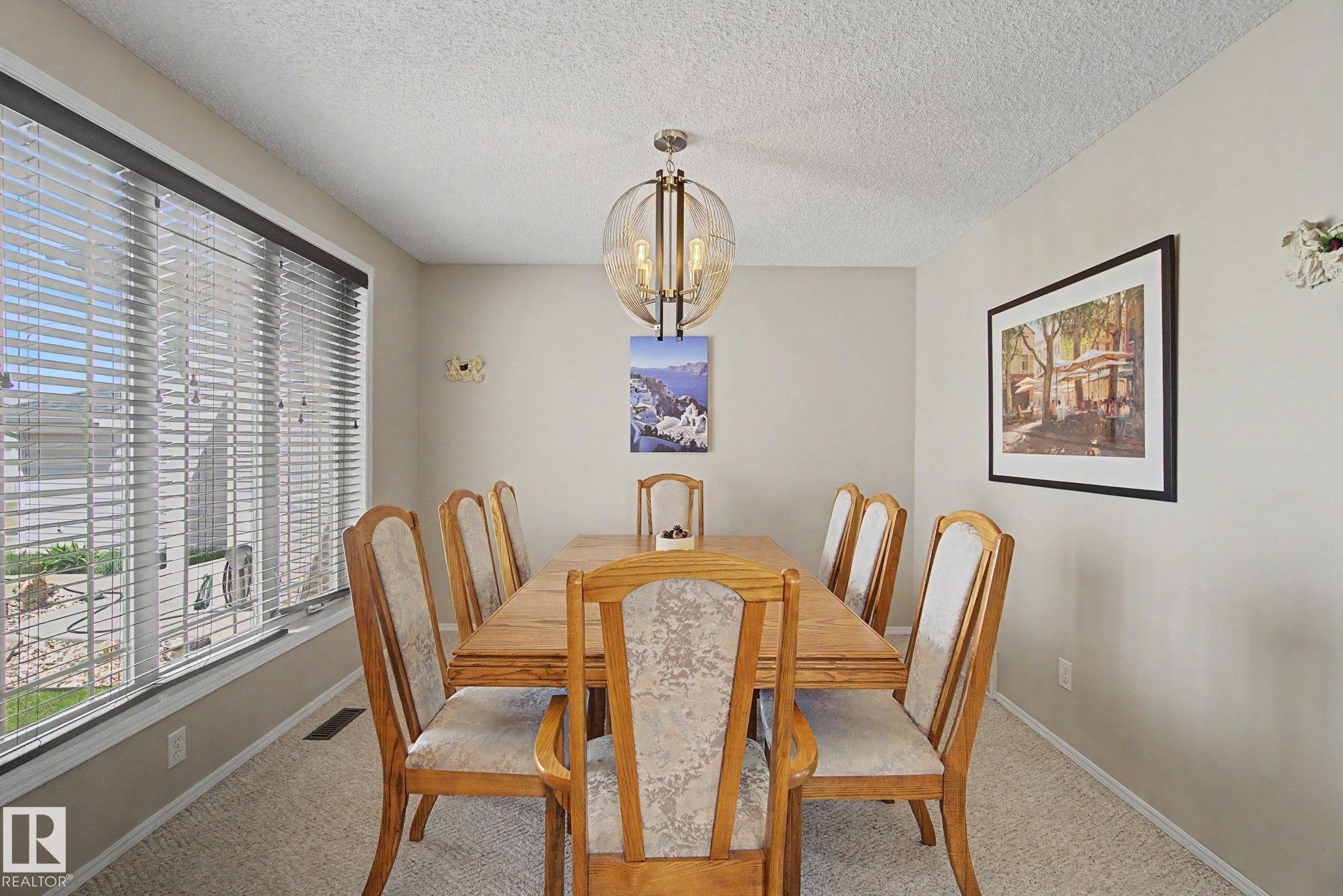 Photo 7 at 4113 36a Avenue NW, Kiniski Gardens, Edmonton