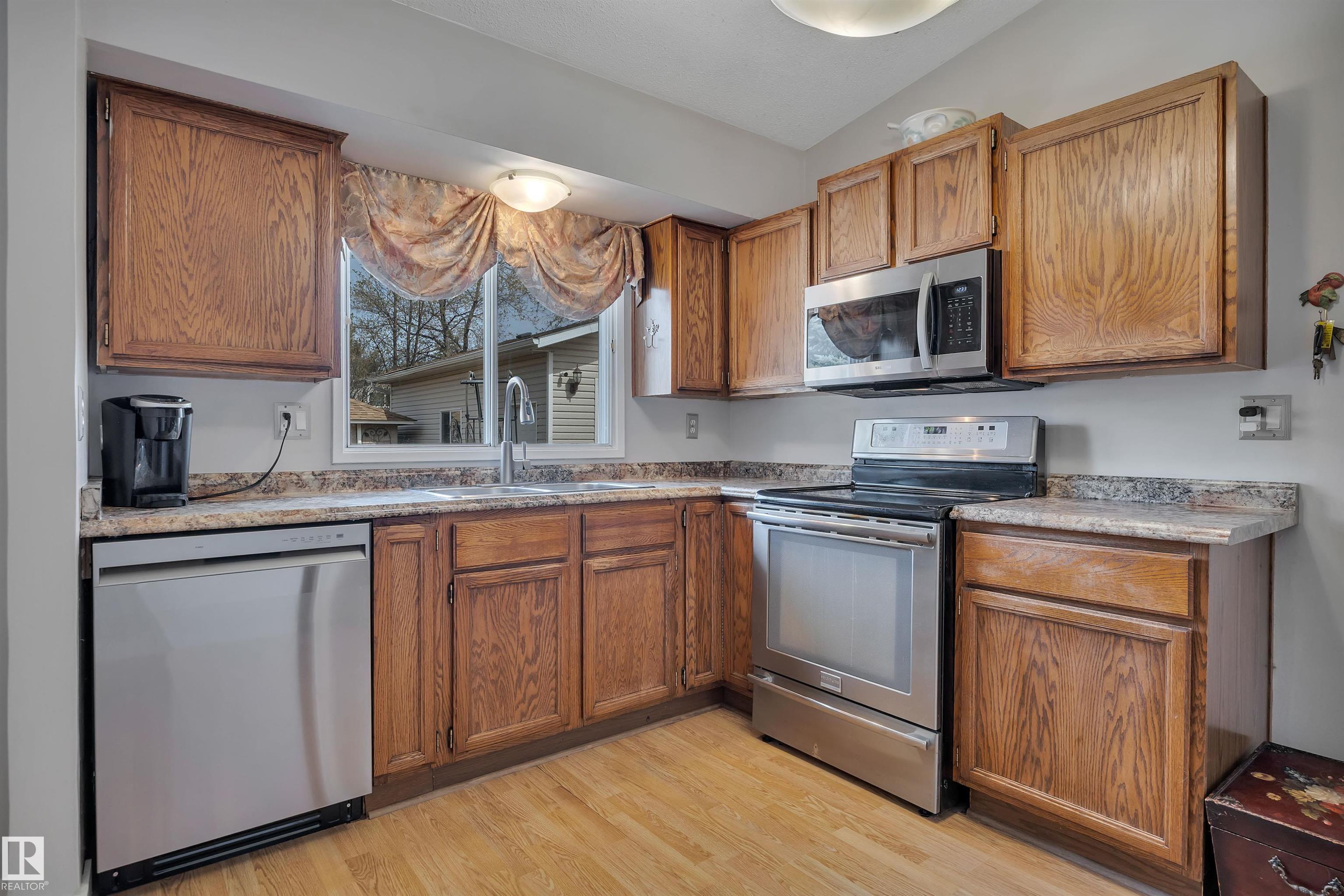 Photo 14 at 4804 42 Avenue, Beau Meadow, Beaumont