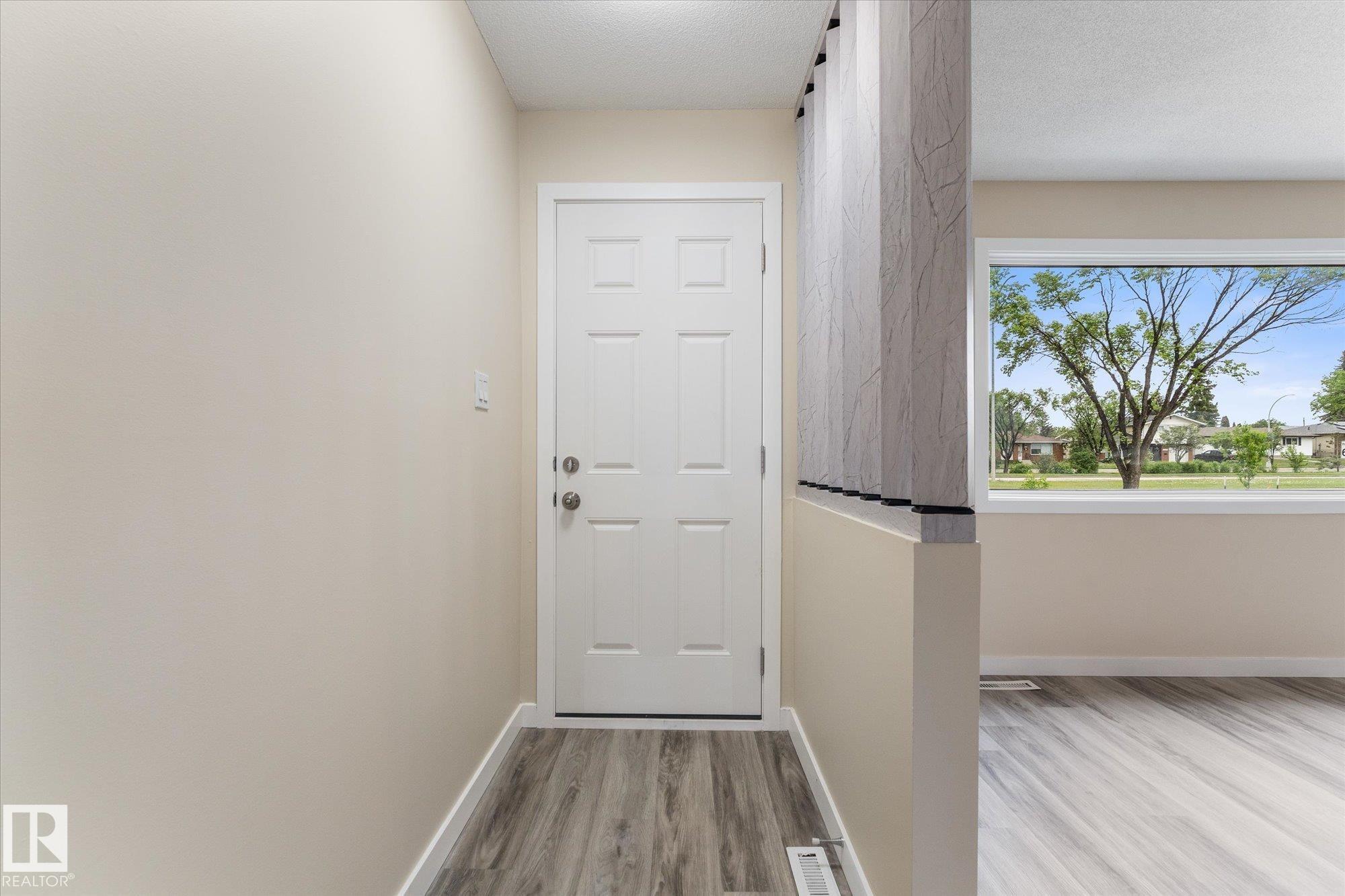 Photo 11 at 7311 137 Avenue NW, Delwood, Edmonton