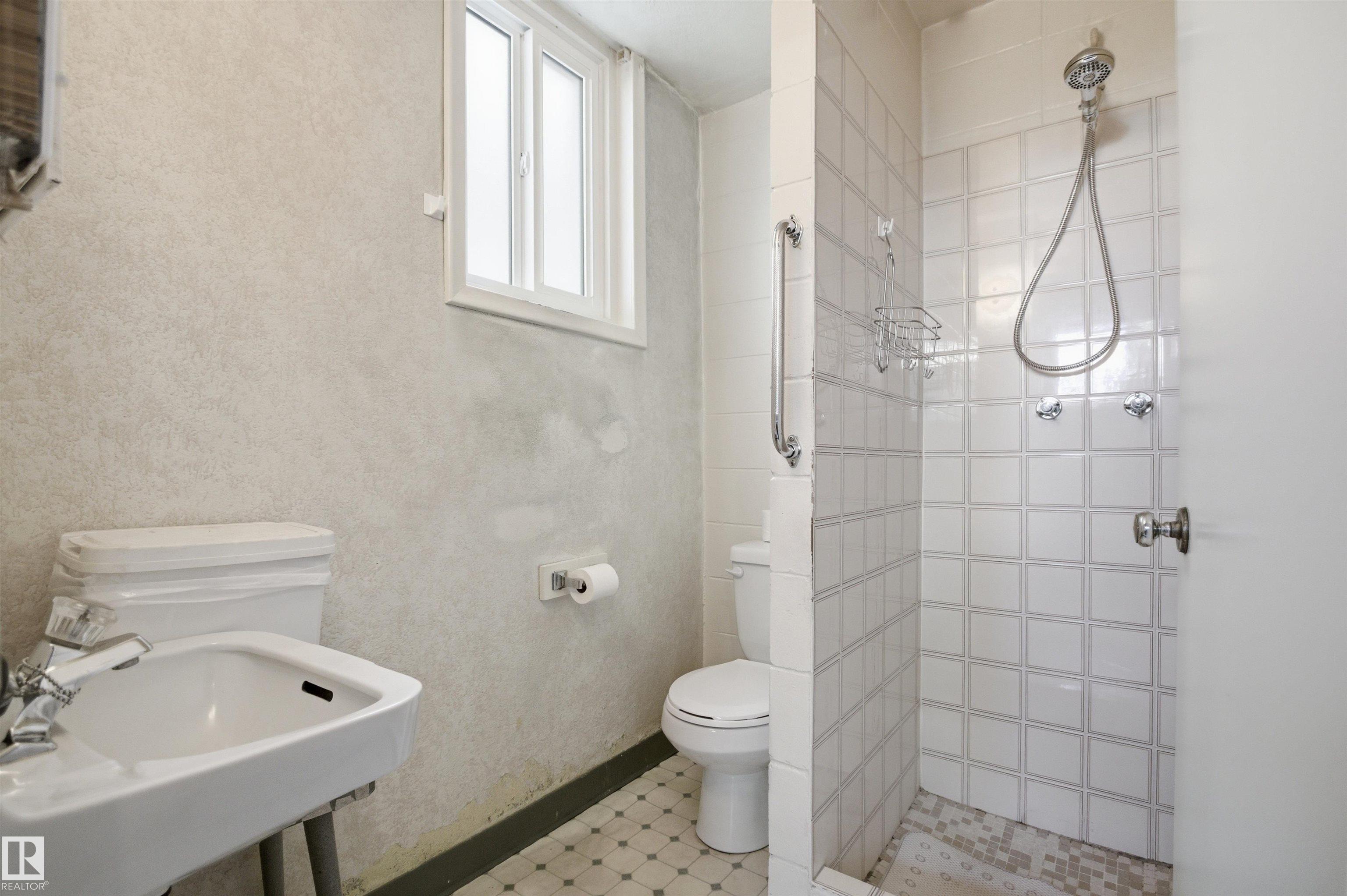 Photo 39 at 10138 74 Street NW, Terrace Heights, Edmonton