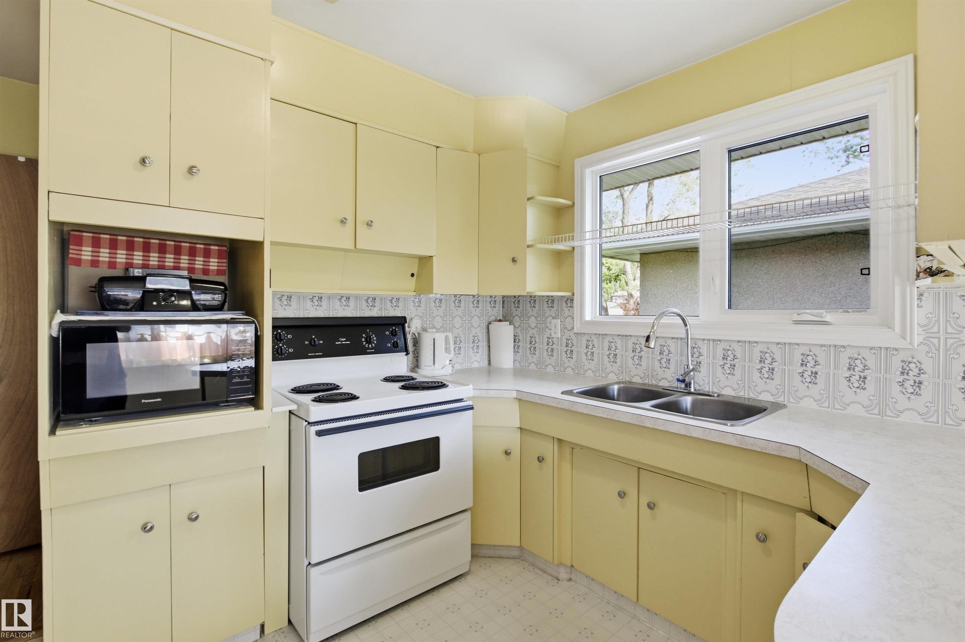 Photo 9 at 10138 74 Street NW, Terrace Heights, Edmonton