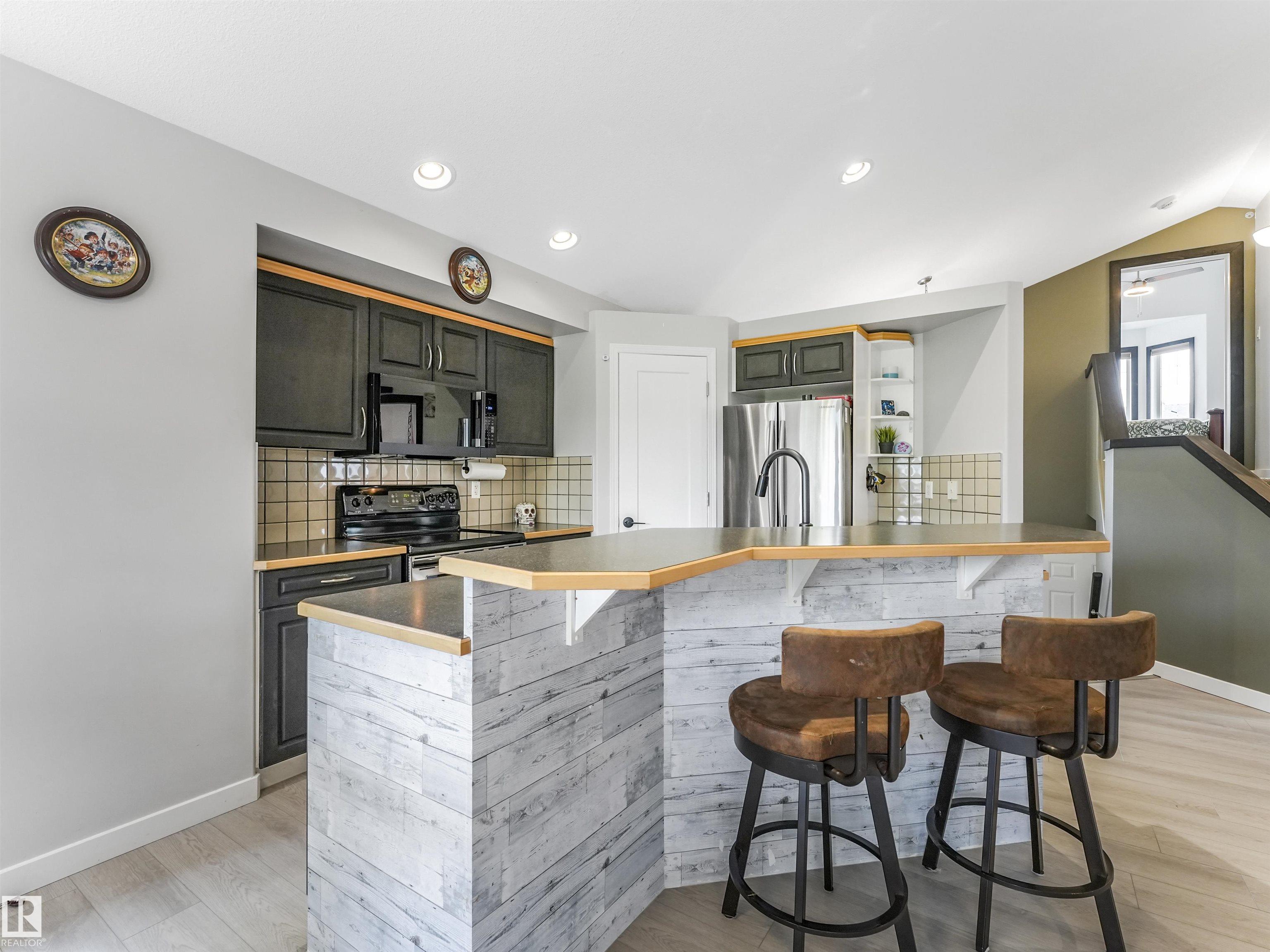 Photo 30 at 105 Rue Moreau, Montalet, Beaumont