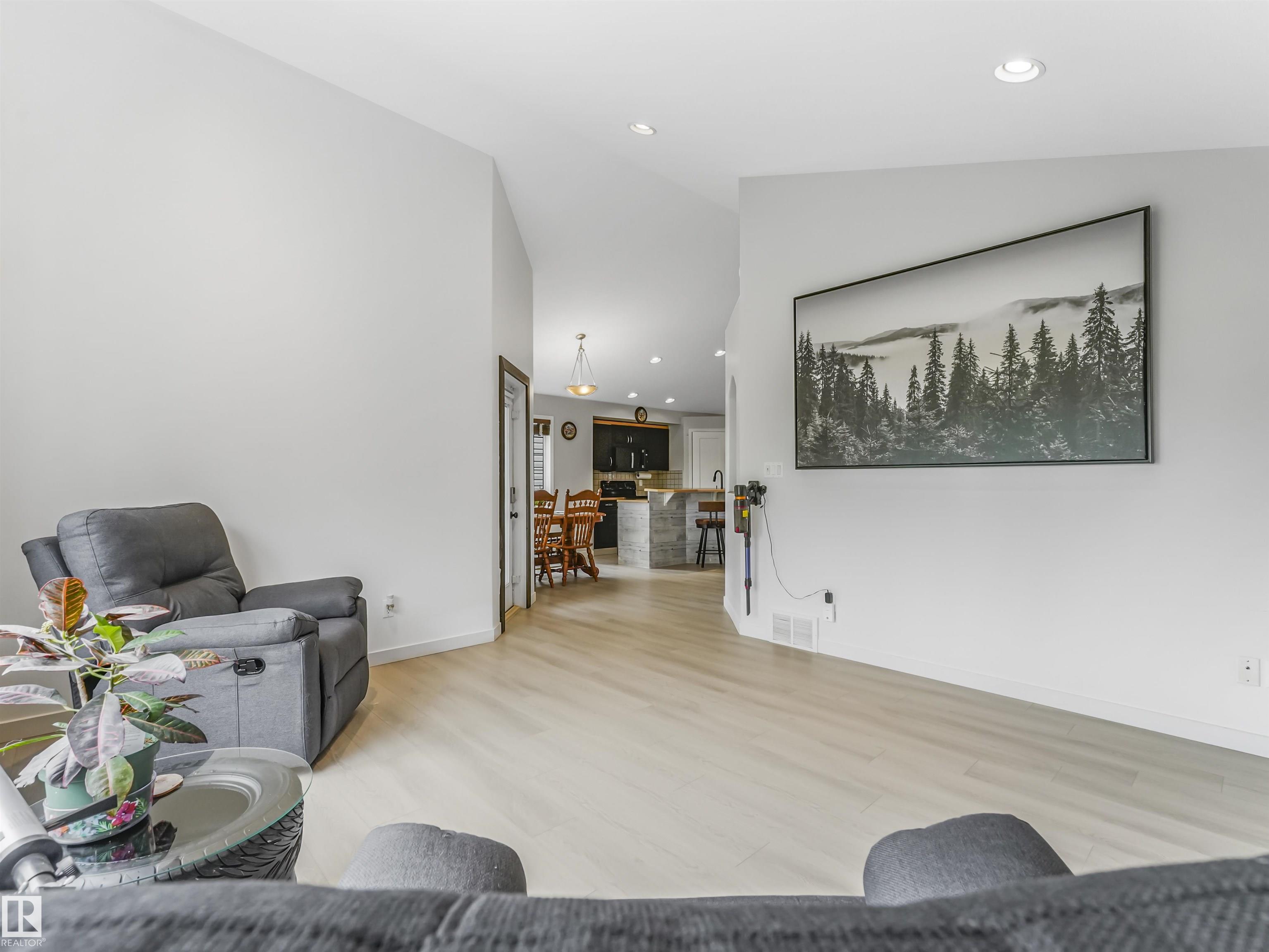 Photo 37 at 105 Rue Moreau, Montalet, Beaumont