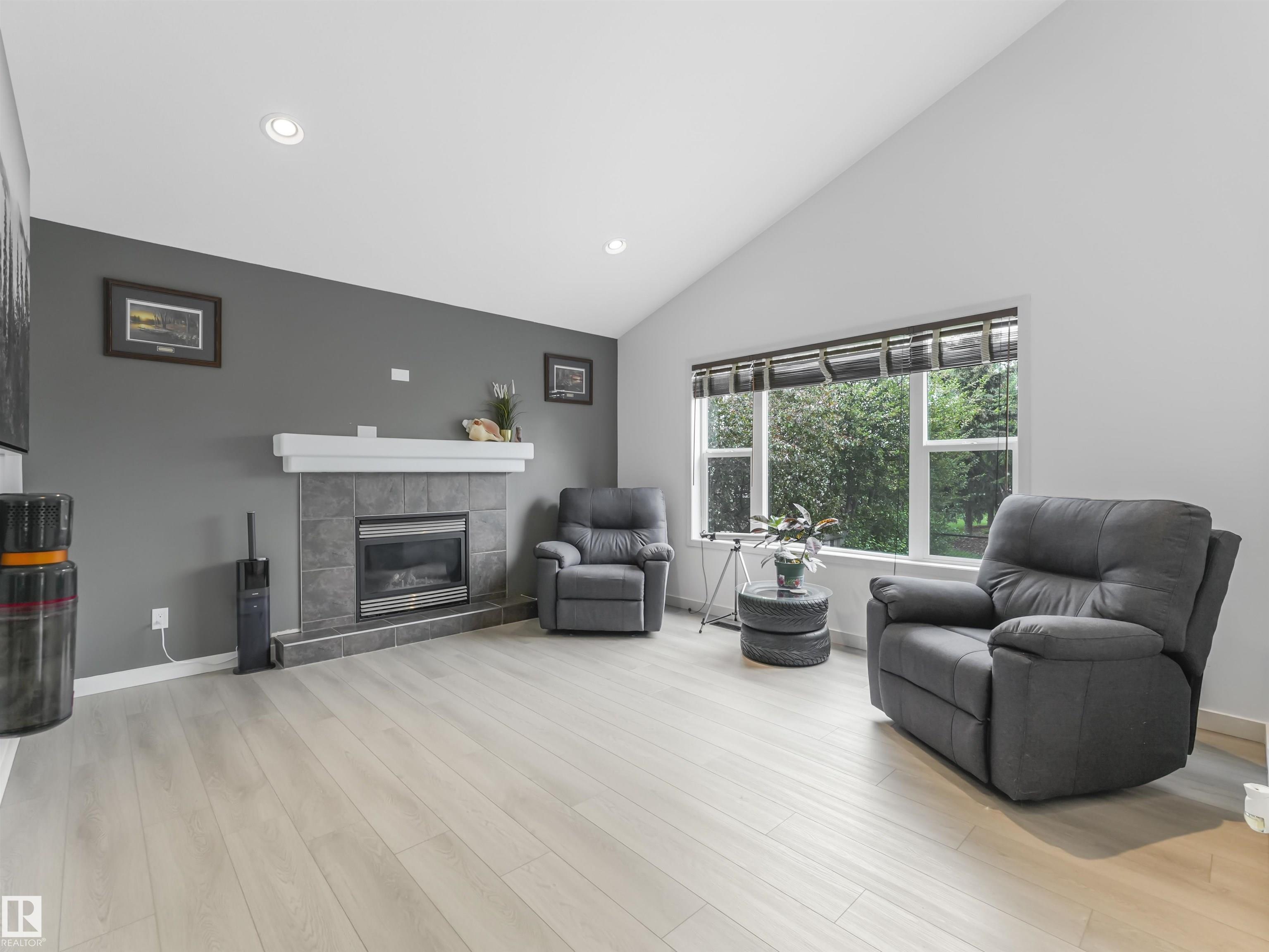 Photo 39 at 105 Rue Moreau, Montalet, Beaumont