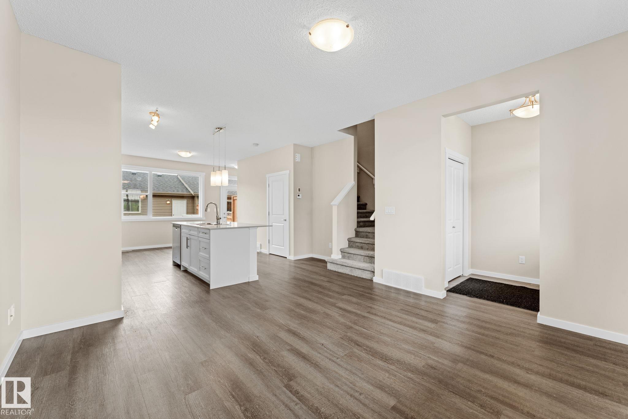 Photo 9 at 2282 Glenridding Boulevard SW, Glenridding Heights, Edmonton