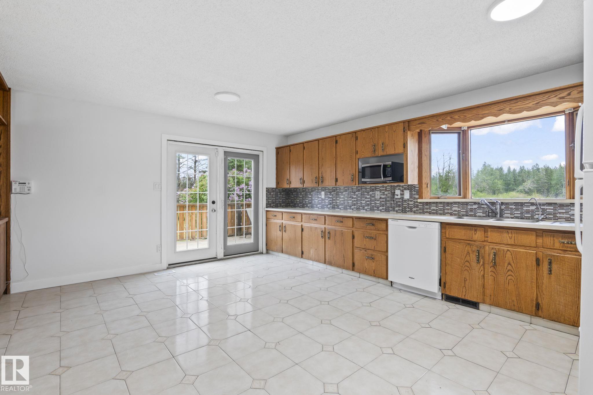 Photo 11 at 10915 Spruce Valley Road, Ellis Industrial Park, Rural Parkland County