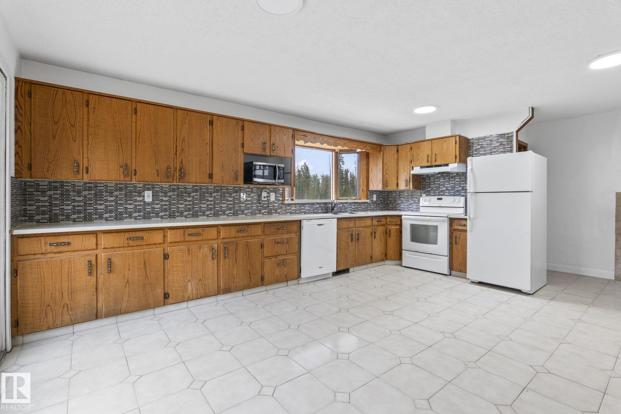 Photo 9 at 10915 Spruce Valley Road, Ellis Industrial Park, Rural Parkland County