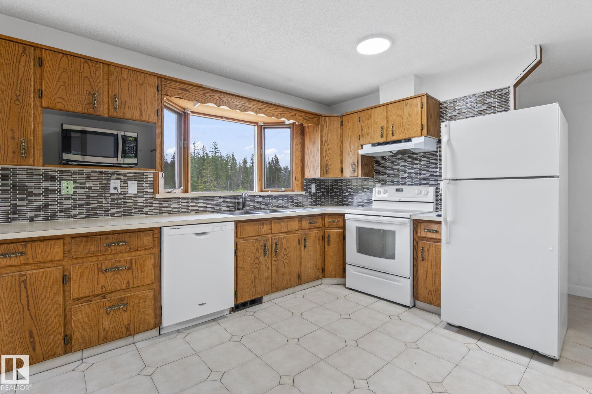 Photo 10 at 10915 Spruce Valley Road, Ellis Industrial Park, Rural Parkland County