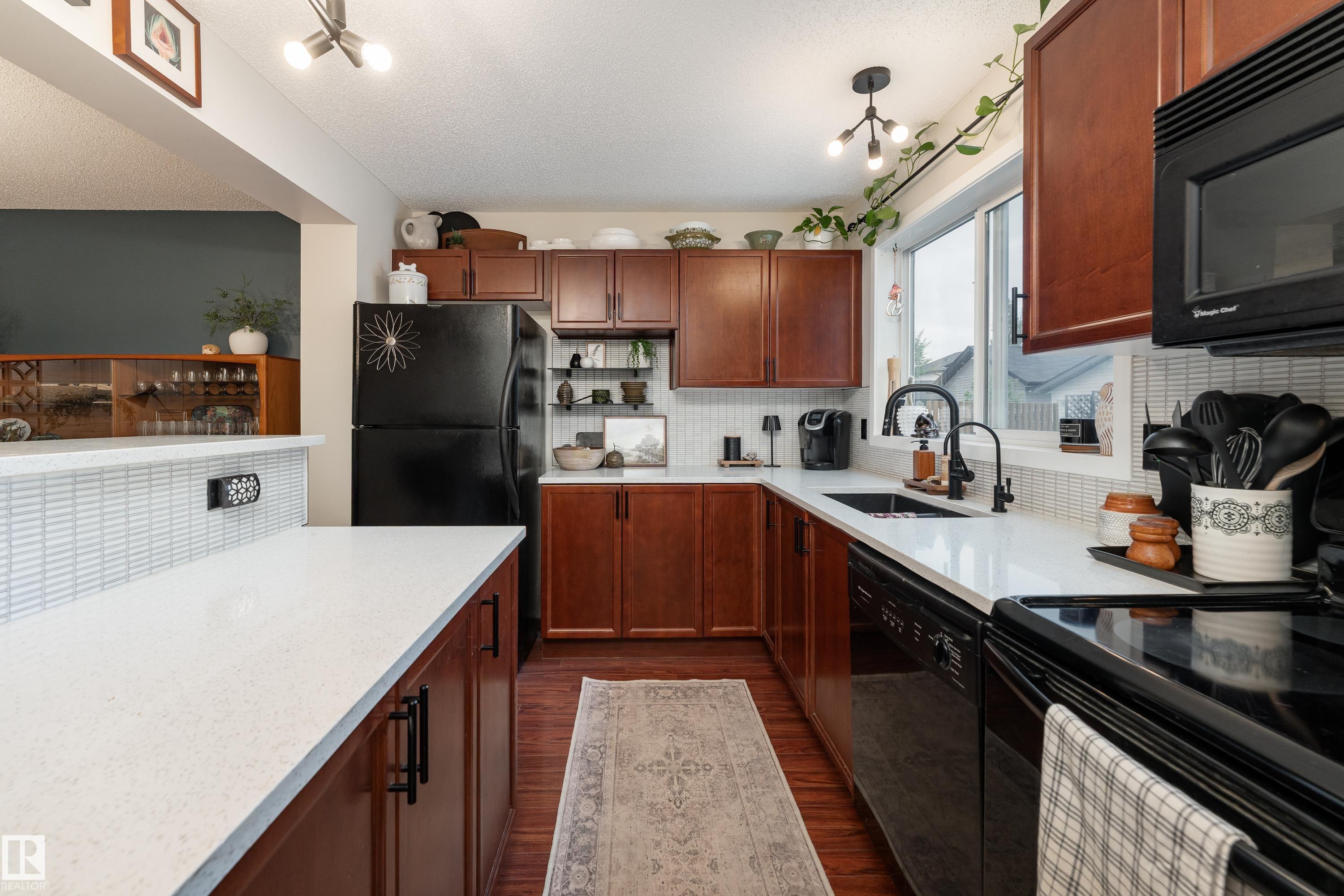 Photo 7 at 5964 South Terwillegar Boulevard NW, South Terwillegar, Edmonton