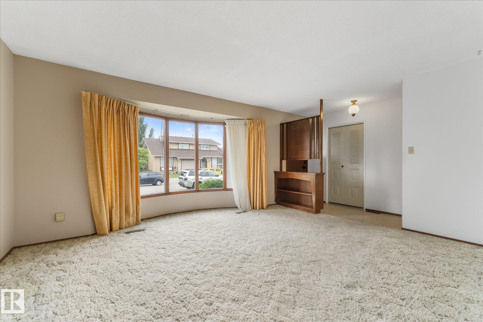 Photo 12 at 11008 162a Avenue NW, Lorelei, Edmonton