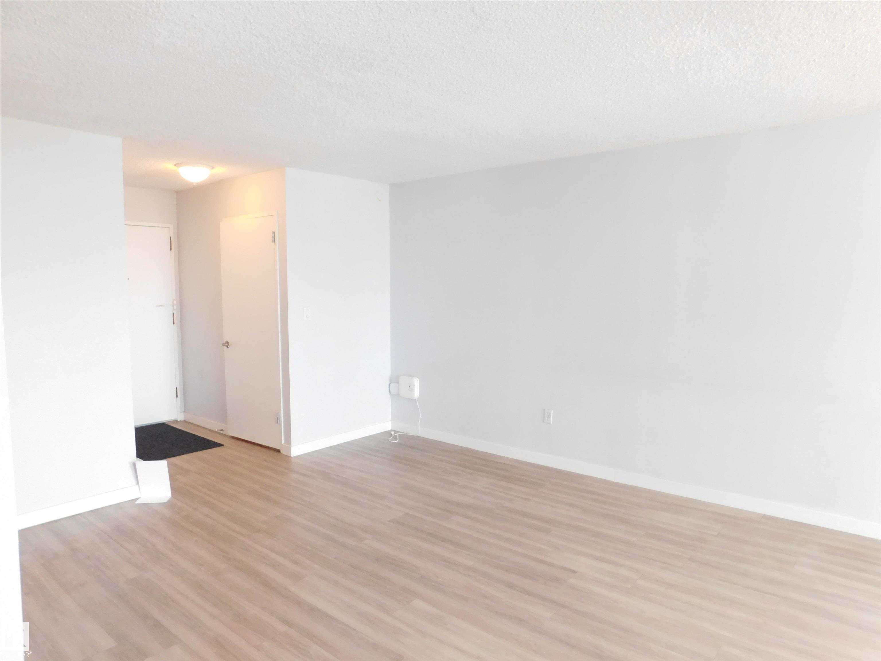 Photo 8 at 903 - 13910 Stony Plain Road NW, Glenora, Edmonton