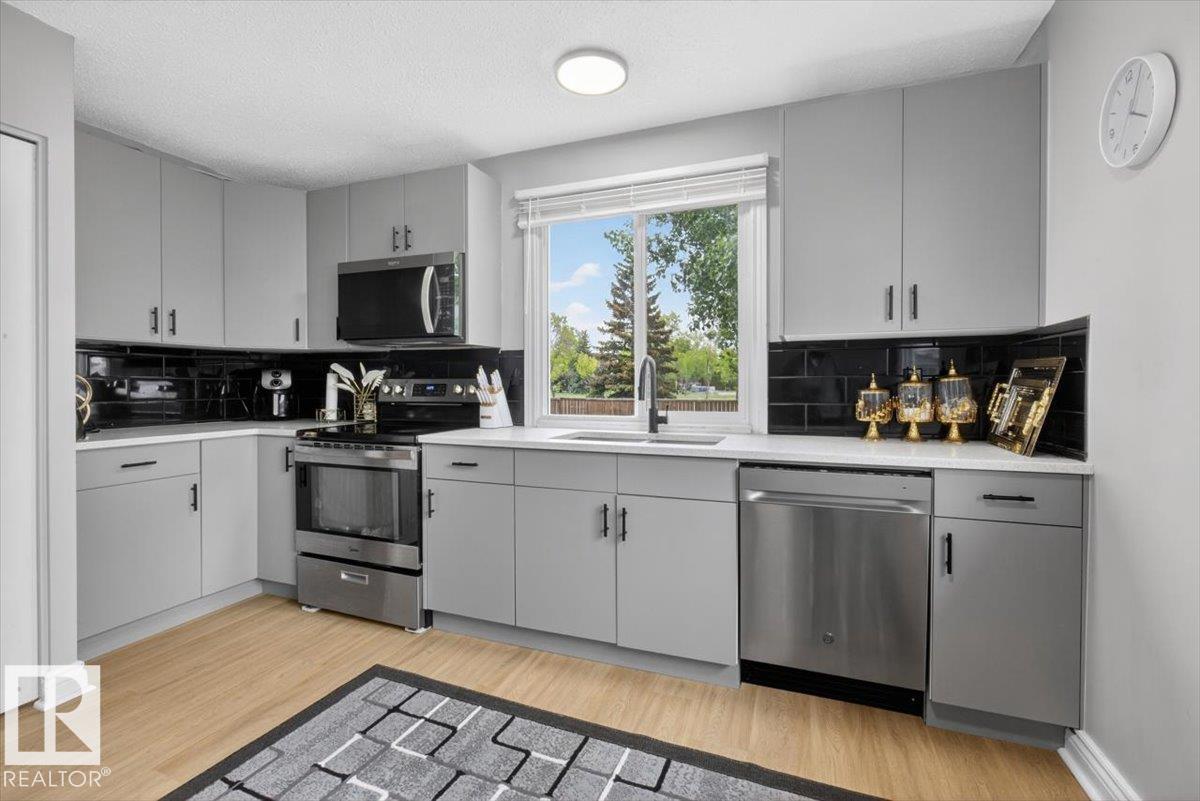 Photo 11 at 11940 152b Avenue NW, Caernarvon, Edmonton