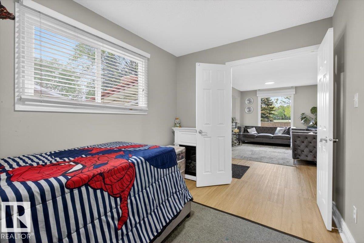 Photo 14 at 11940 152b Avenue NW, Caernarvon, Edmonton