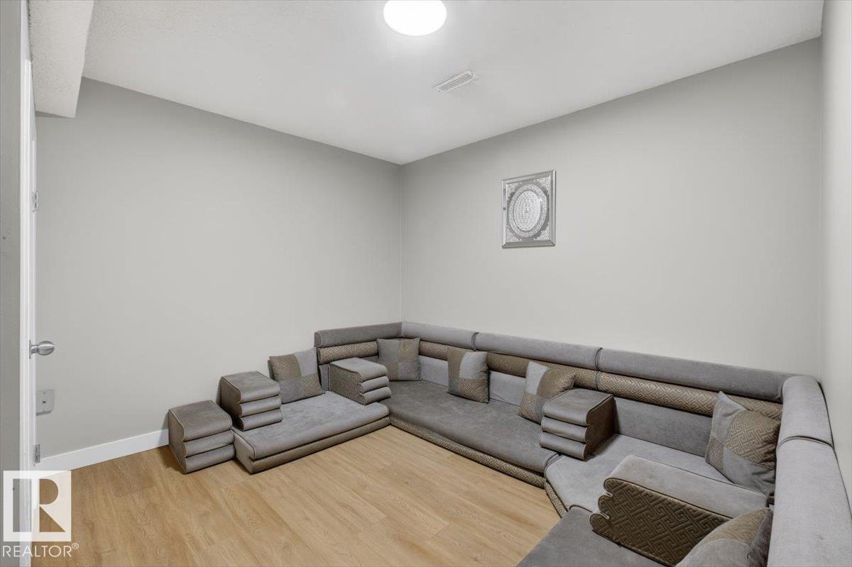 Photo 31 at 11940 152b Avenue NW, Caernarvon, Edmonton