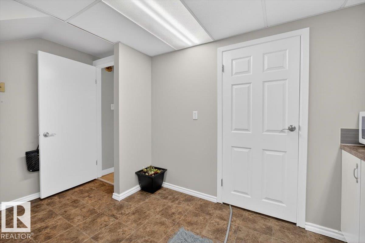 Photo 37 at 11940 152b Avenue NW, Caernarvon, Edmonton