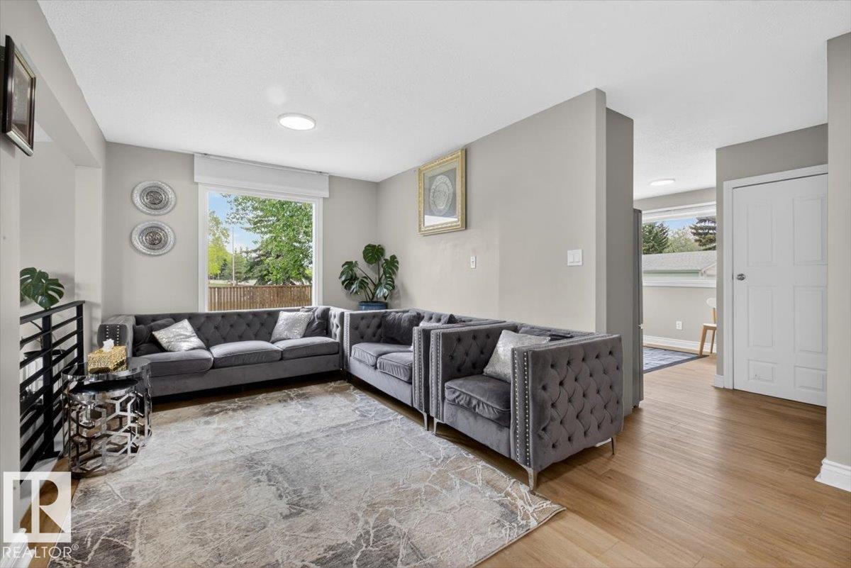 Photo 7 at 11940 152b Avenue NW, Caernarvon, Edmonton