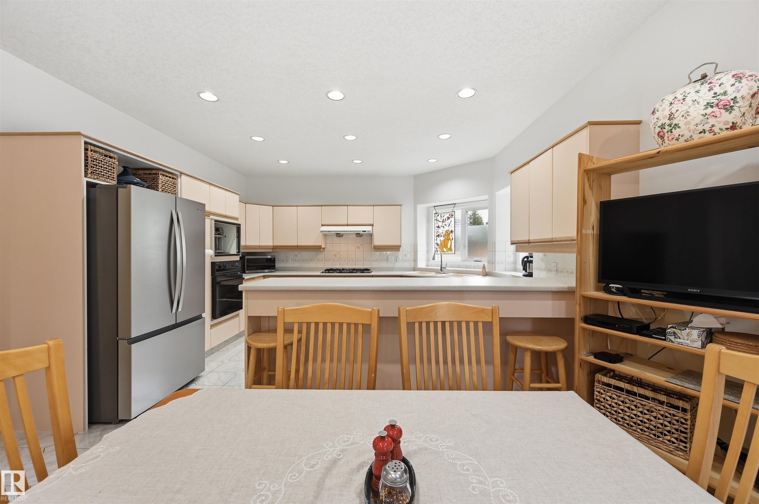 Photo 12 at 420 Osborne Crescent NW, Ogilvie Ridge, Edmonton