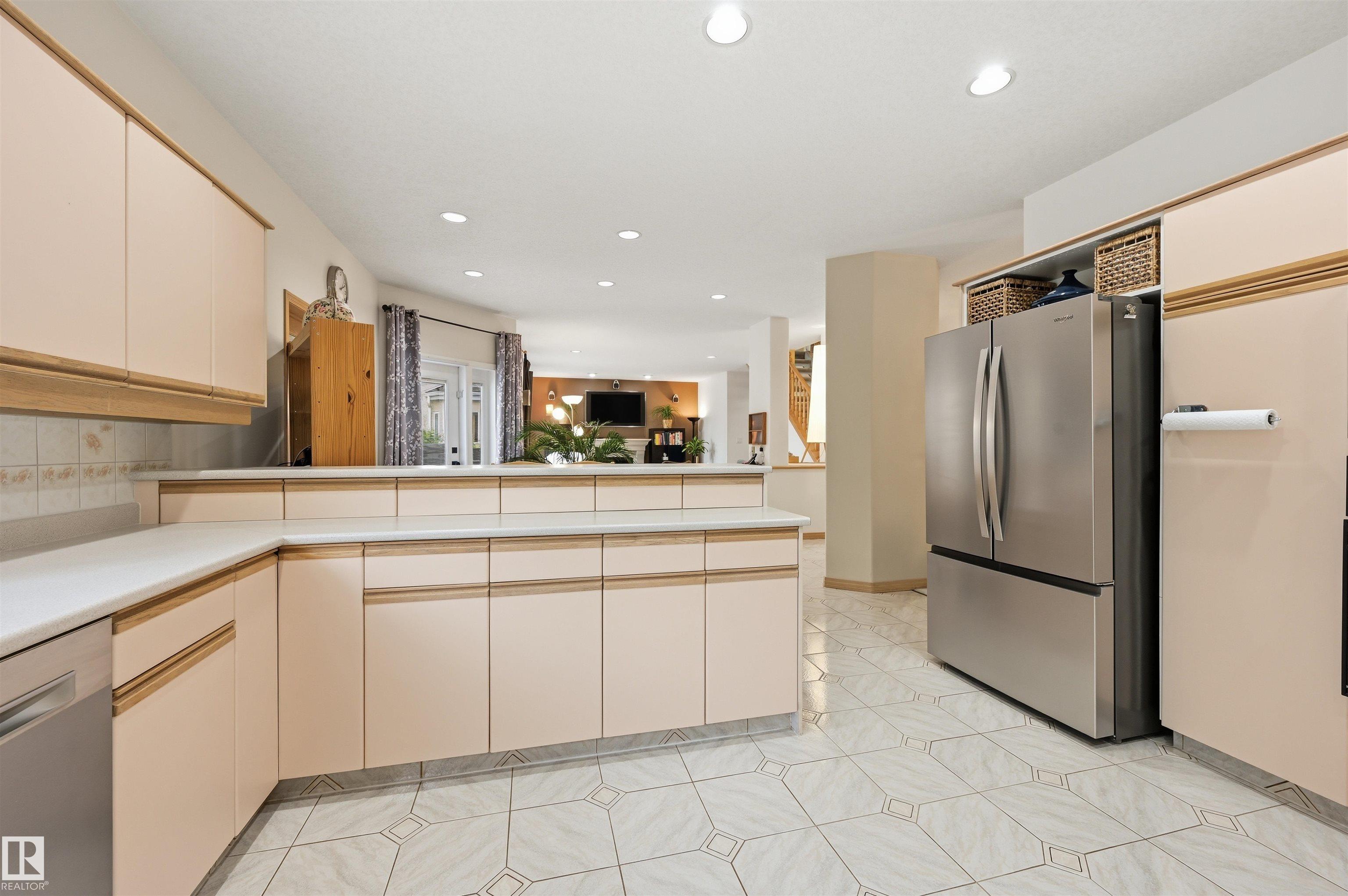 Photo 16 at 420 Osborne Crescent NW, Ogilvie Ridge, Edmonton