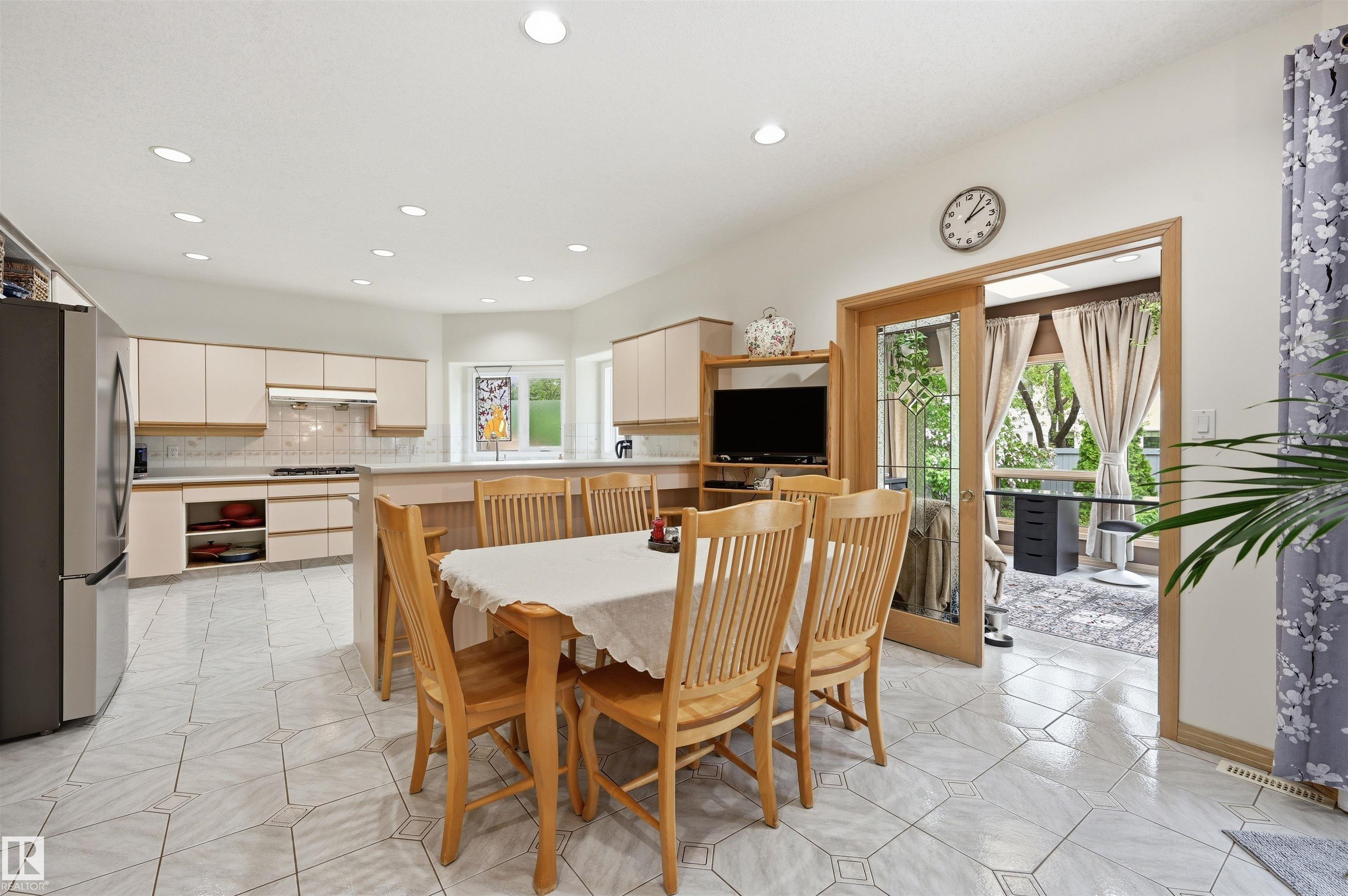 Photo 17 at 420 Osborne Crescent NW, Ogilvie Ridge, Edmonton