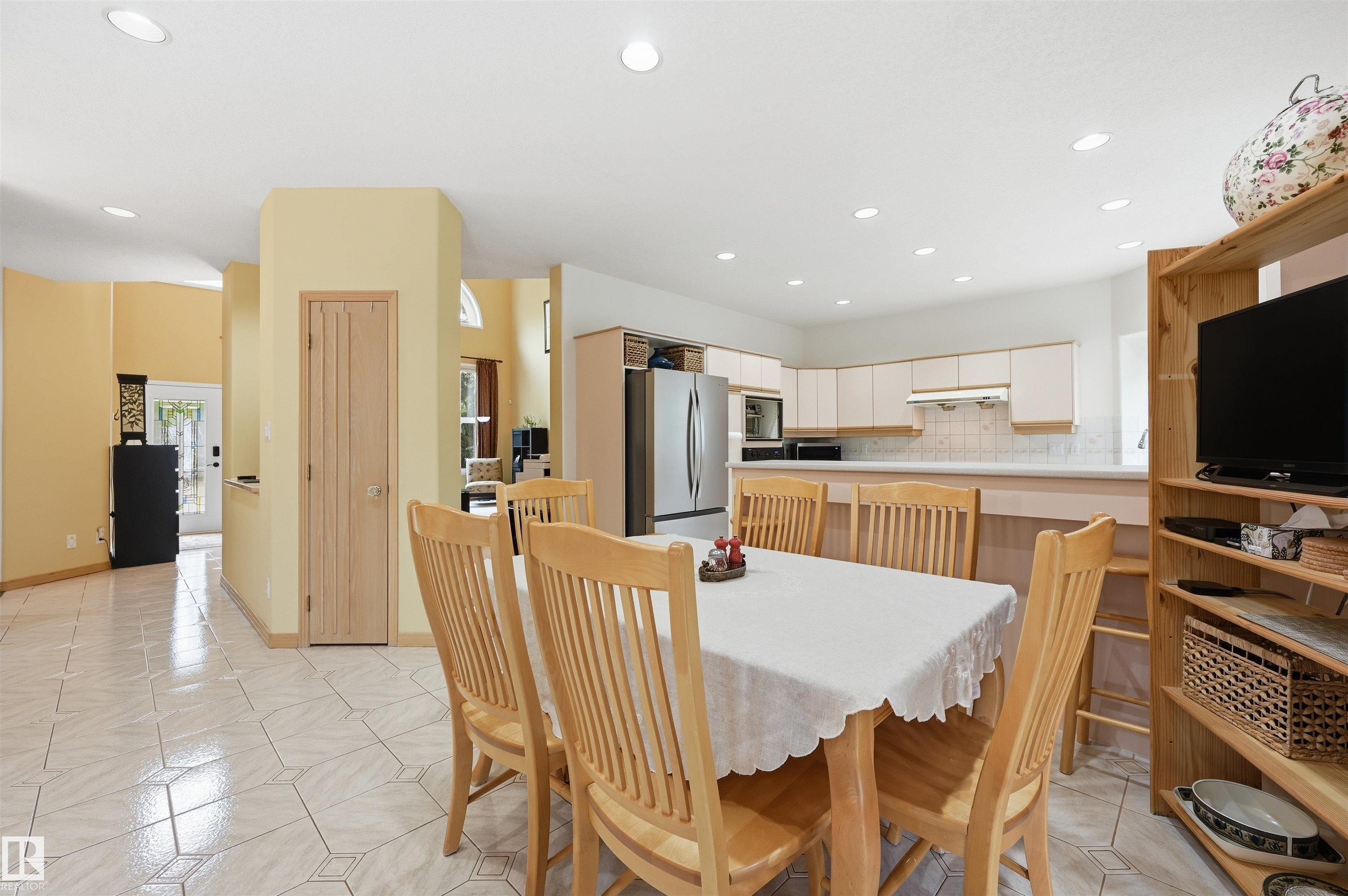 Photo 18 at 420 Osborne Crescent NW, Ogilvie Ridge, Edmonton