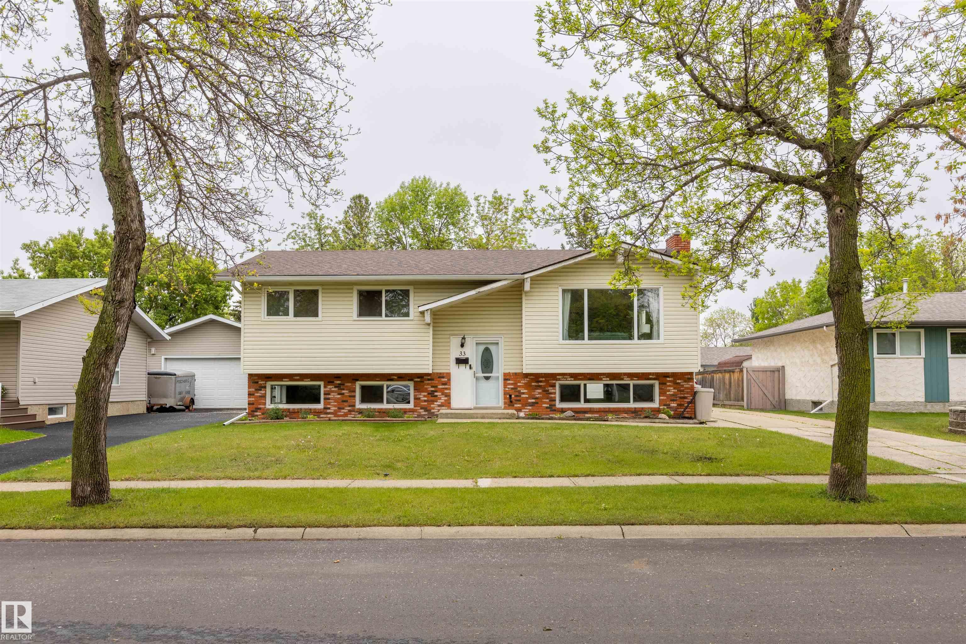33 Andrew Crescent, Akinsdale, St. Albert