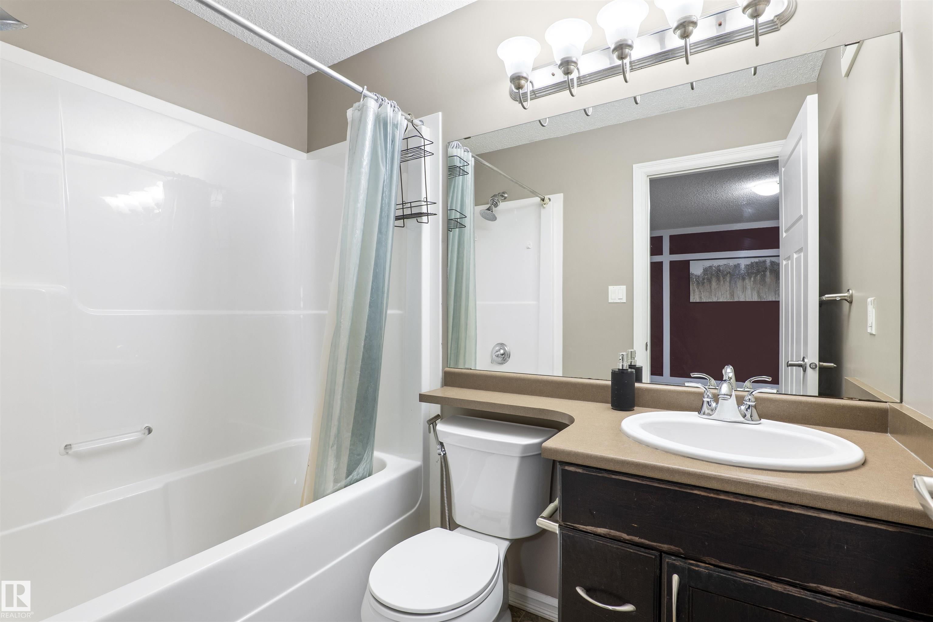 Photo 17 at 809 37a Avenue NW, Maple Crest, Edmonton