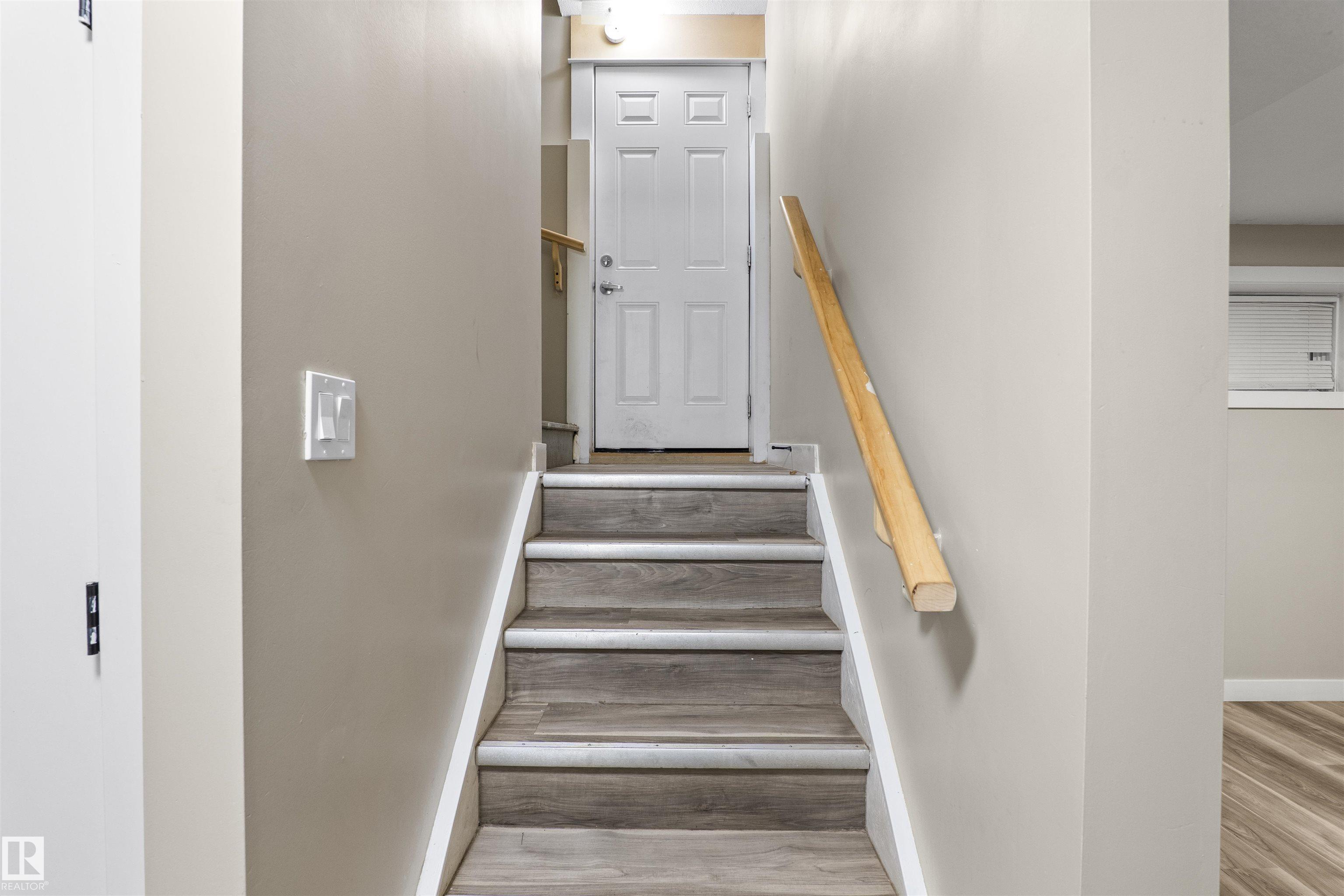 Photo 24 at 809 37a Avenue NW, Maple Crest, Edmonton