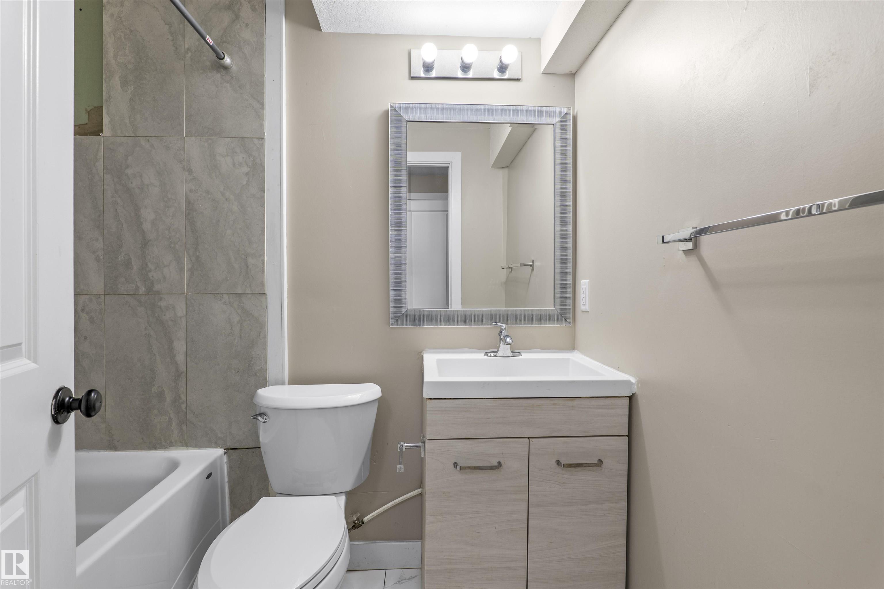 Photo 27 at 809 37a Avenue NW, Maple Crest, Edmonton