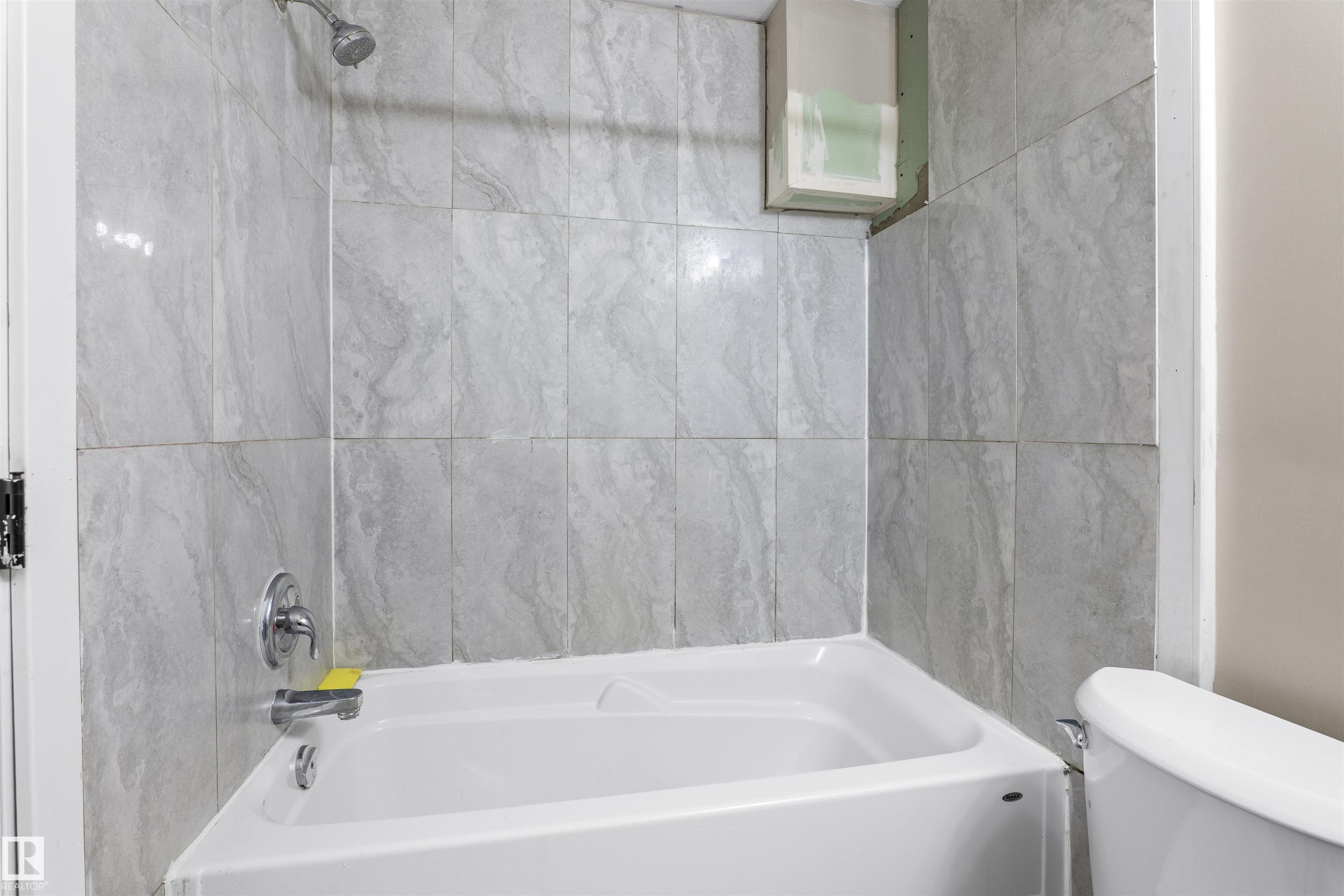 Photo 28 at 809 37a Avenue NW, Maple Crest, Edmonton