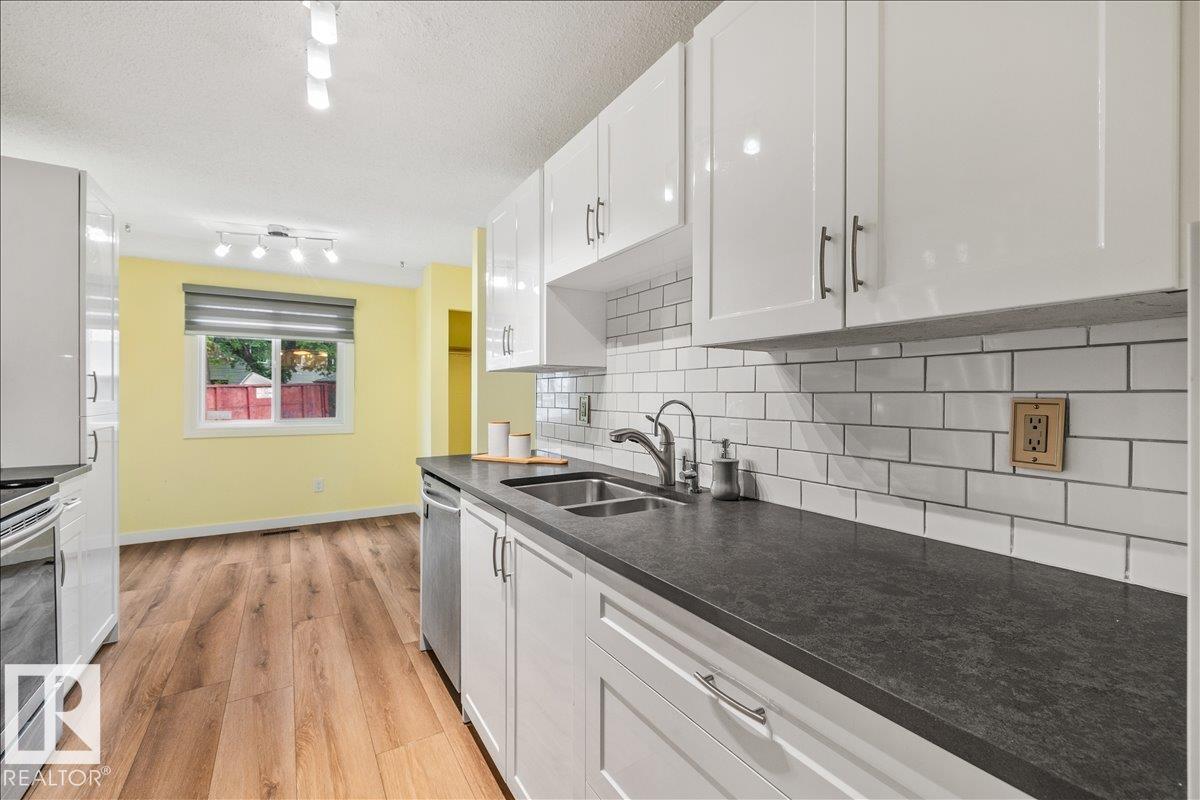 Photo 9 at 5327 Hill View Crescent NW, Hillview, Edmonton