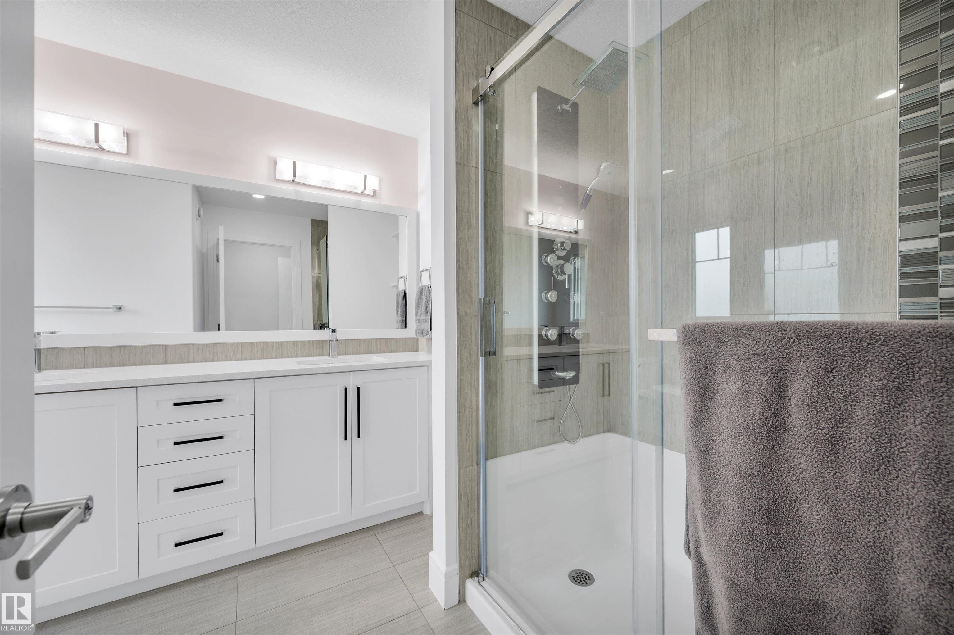 Photo 35 at 3898 Robins Crescent NW, Starling, Edmonton