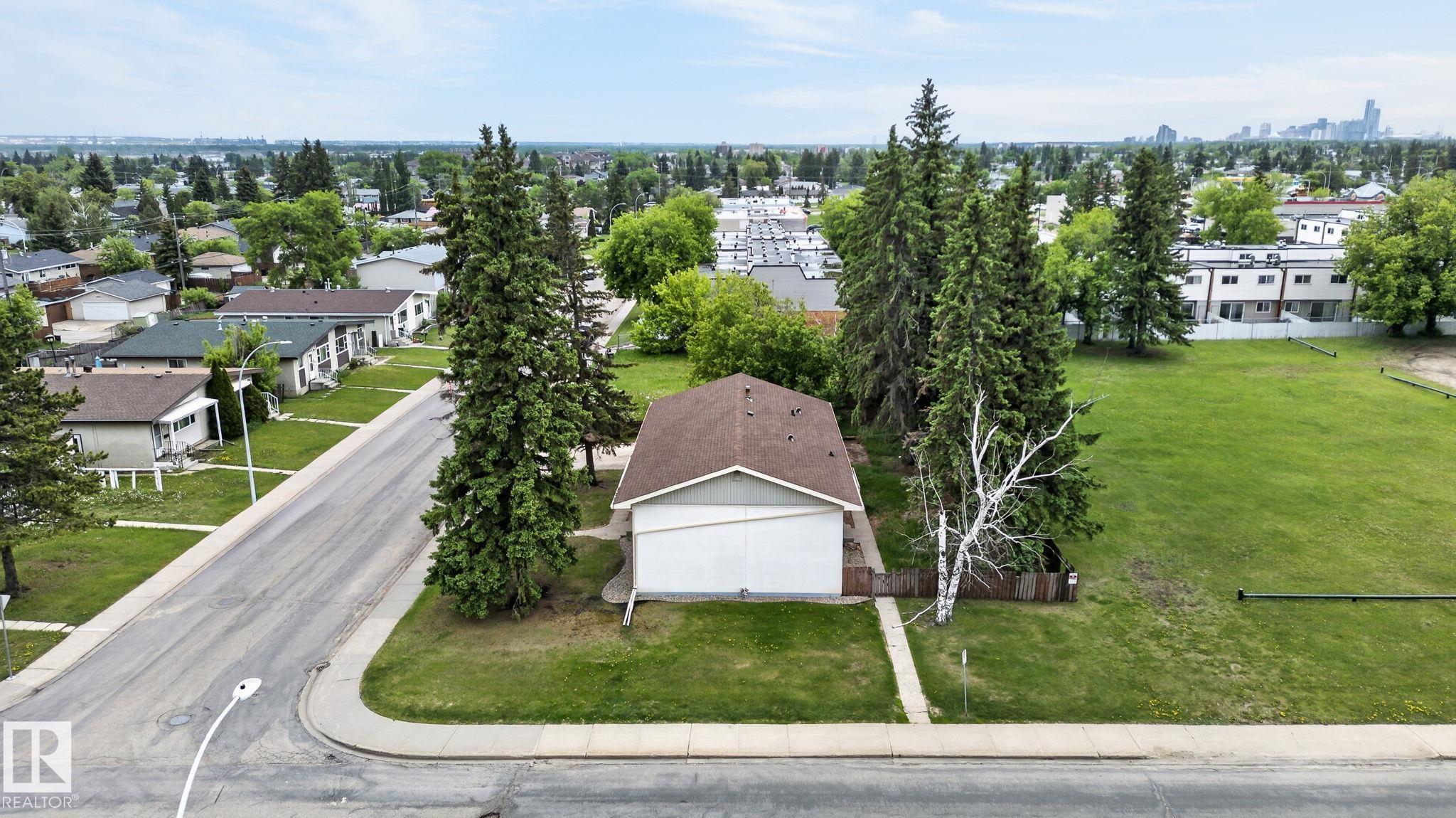 Photo 10 at 13920 64 Street NW, York, Edmonton