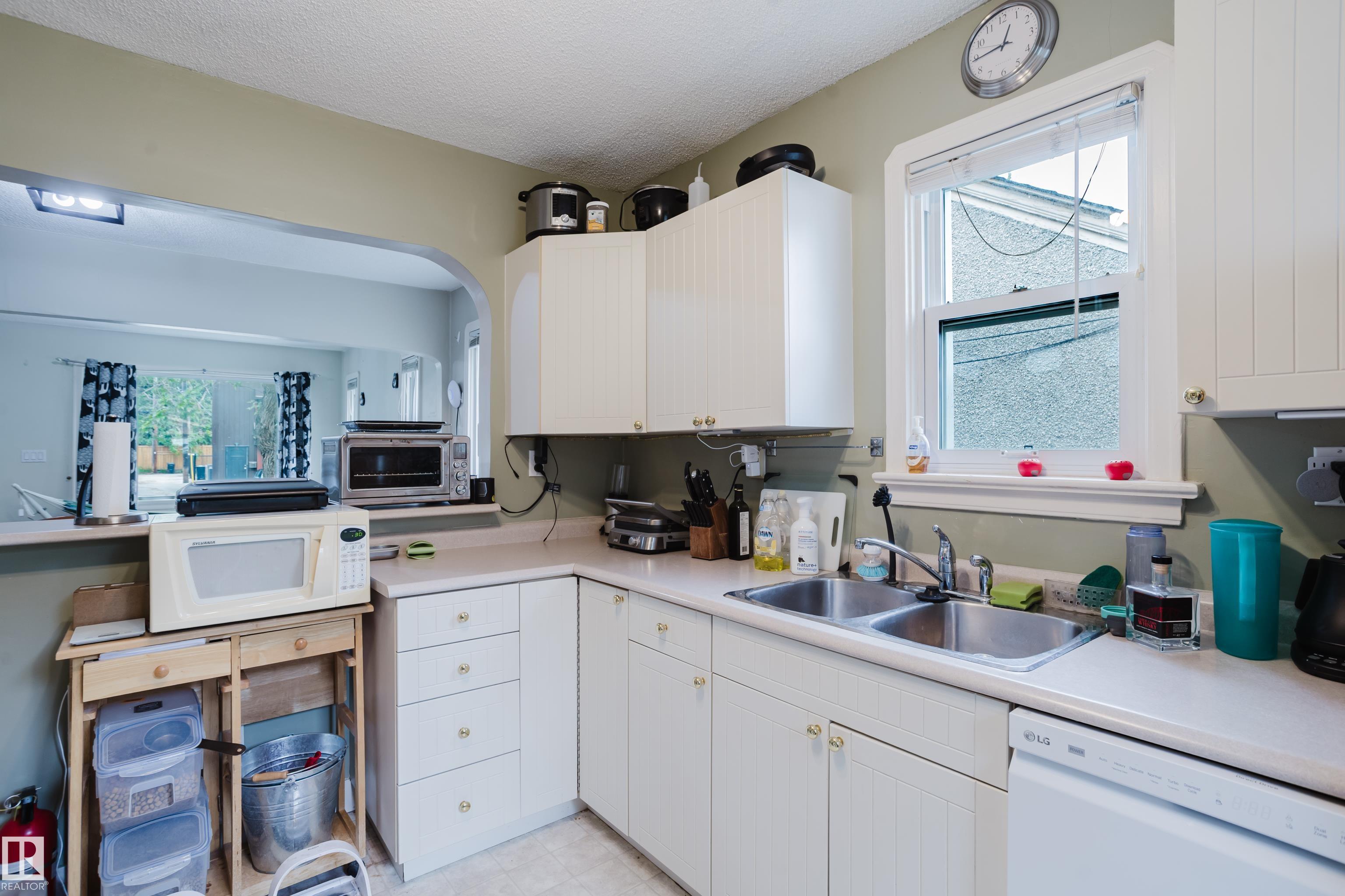 Photo 13 at 11158 65 Street NW, Highlands, Edmonton