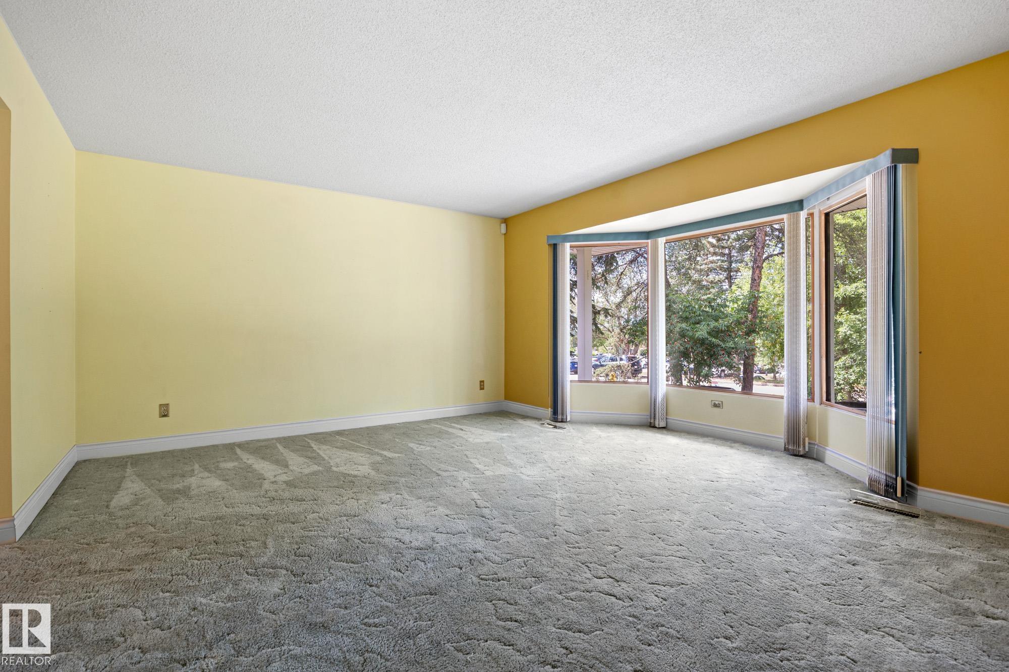 Photo 12 at 9 Glenview Crescent, Grandin, St. Albert