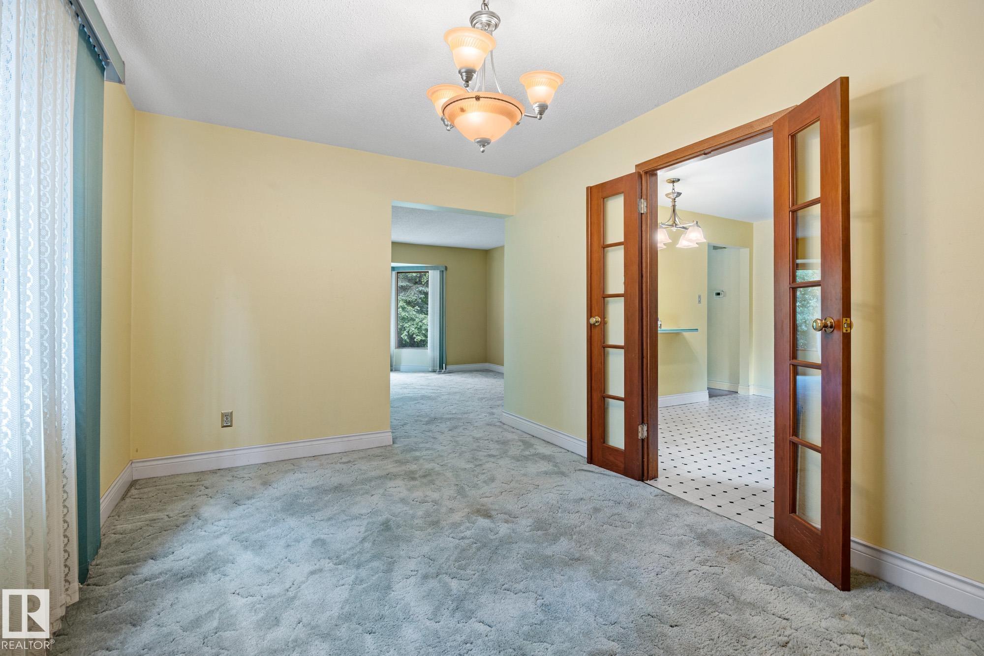 Photo 13 at 9 Glenview Crescent, Grandin, St. Albert